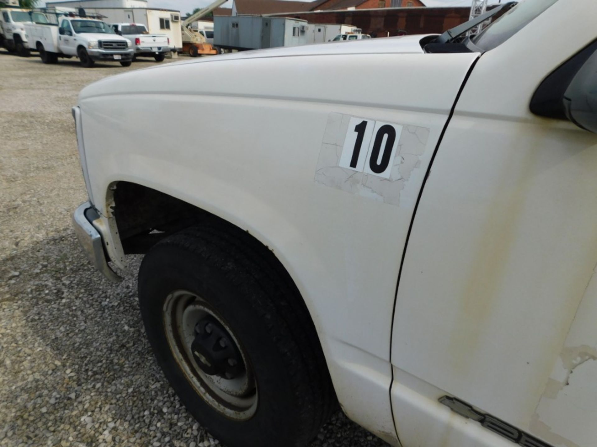 1998 Chevrolet 2500 Pickup, VIN 1GCGC24R0WZ261062, Automatic, AM/FM, Regular Cab, Ladder Rack, 8' - Image 26 of 38