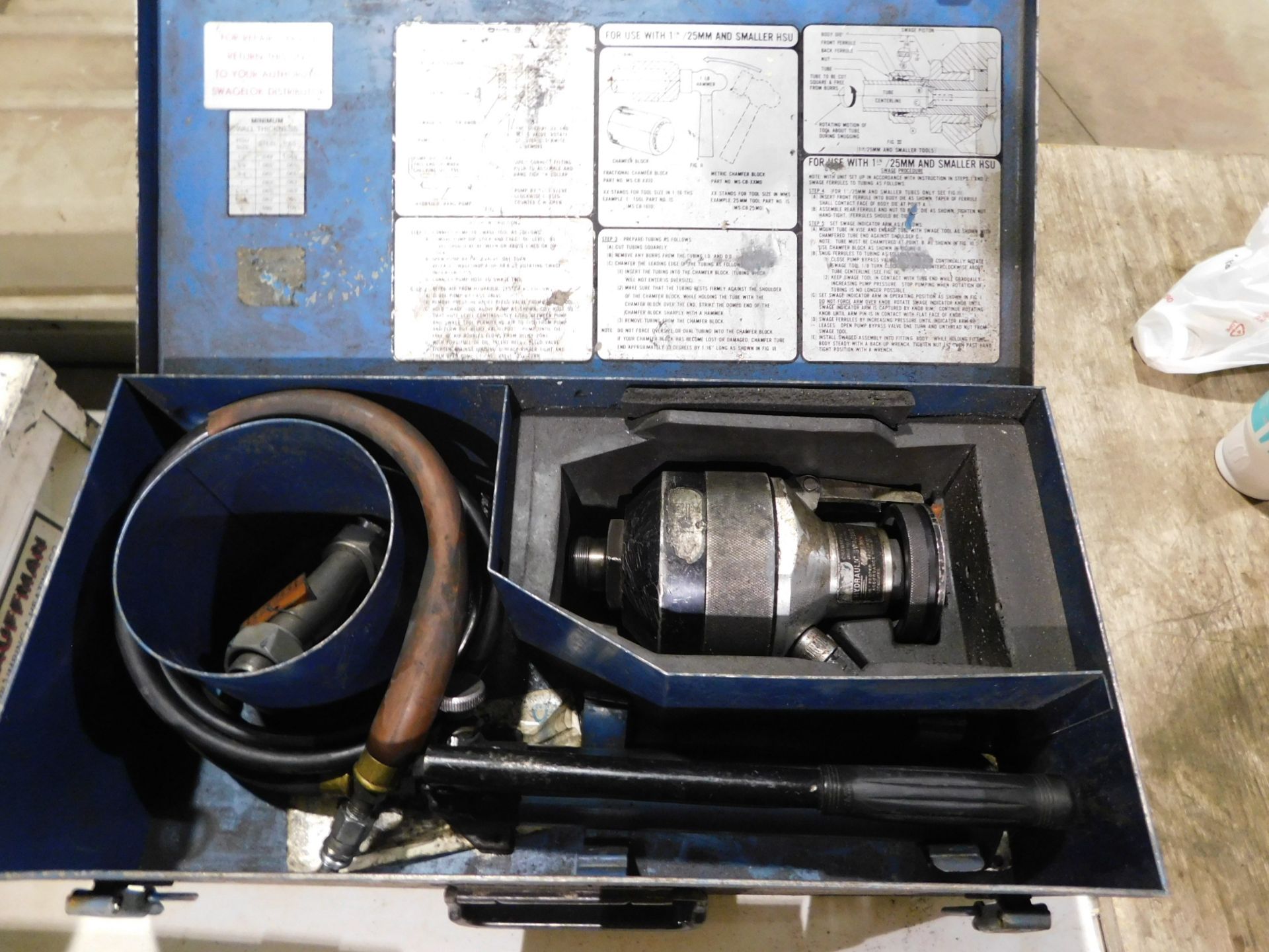 Swagelok Hydraulic Swaging Tool with Hand-Operated Hydraulic Pump