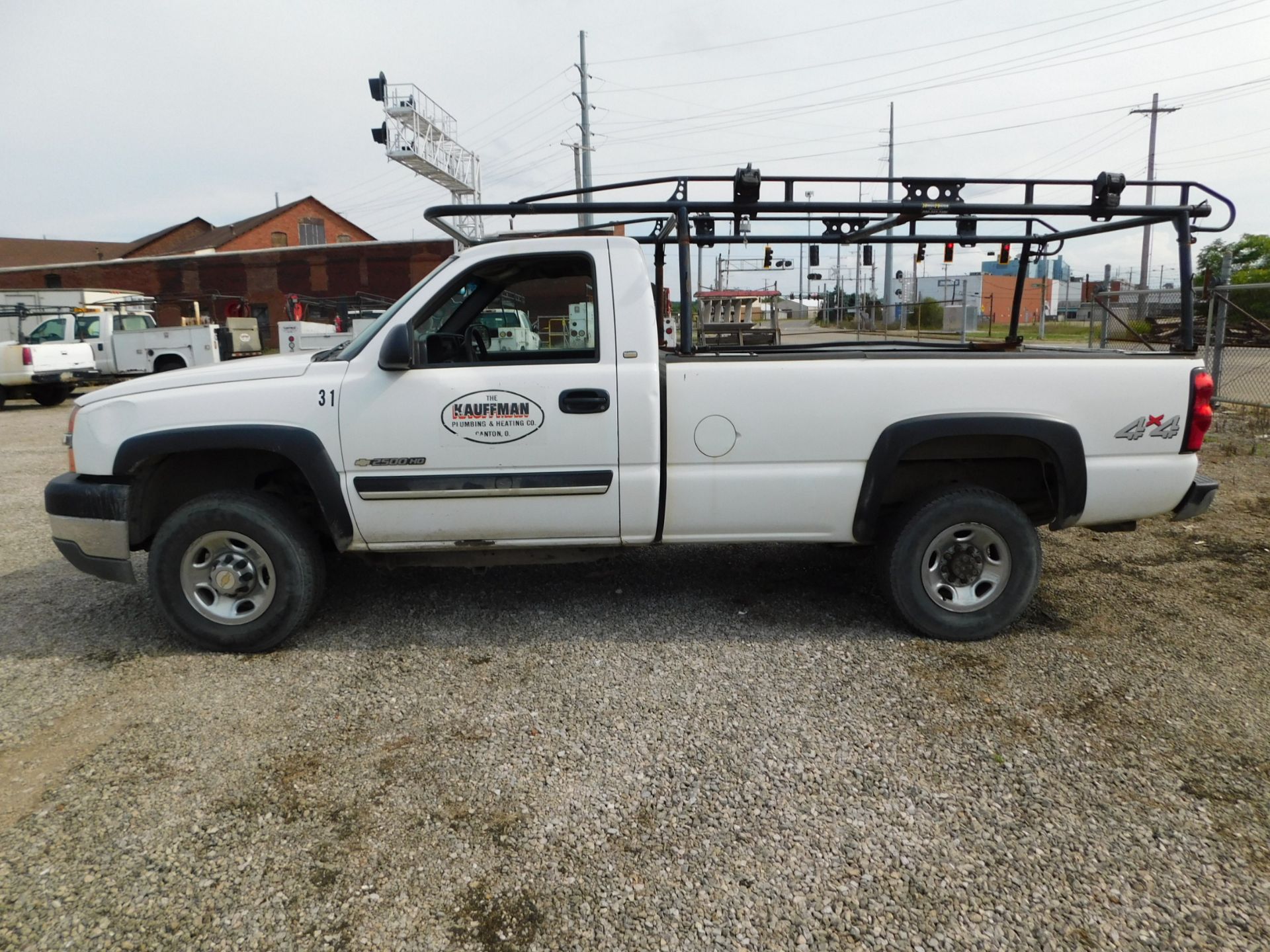 2004 Chevrolet Silverado 2500 HD Pickup, VIN 1GHCK24G74E186757, Regular Cab, Automatic, 4x4, AM/ - Image 3 of 43