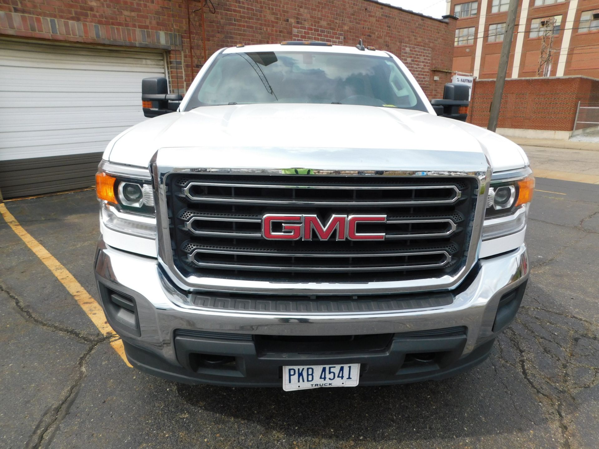 2018 GMC 2500 HD Pickup, VIN 1GT02SEG6JZ269242, 4 x 4, Automatic, Regular Cab, Cruise Control, AM/ - Image 2 of 30