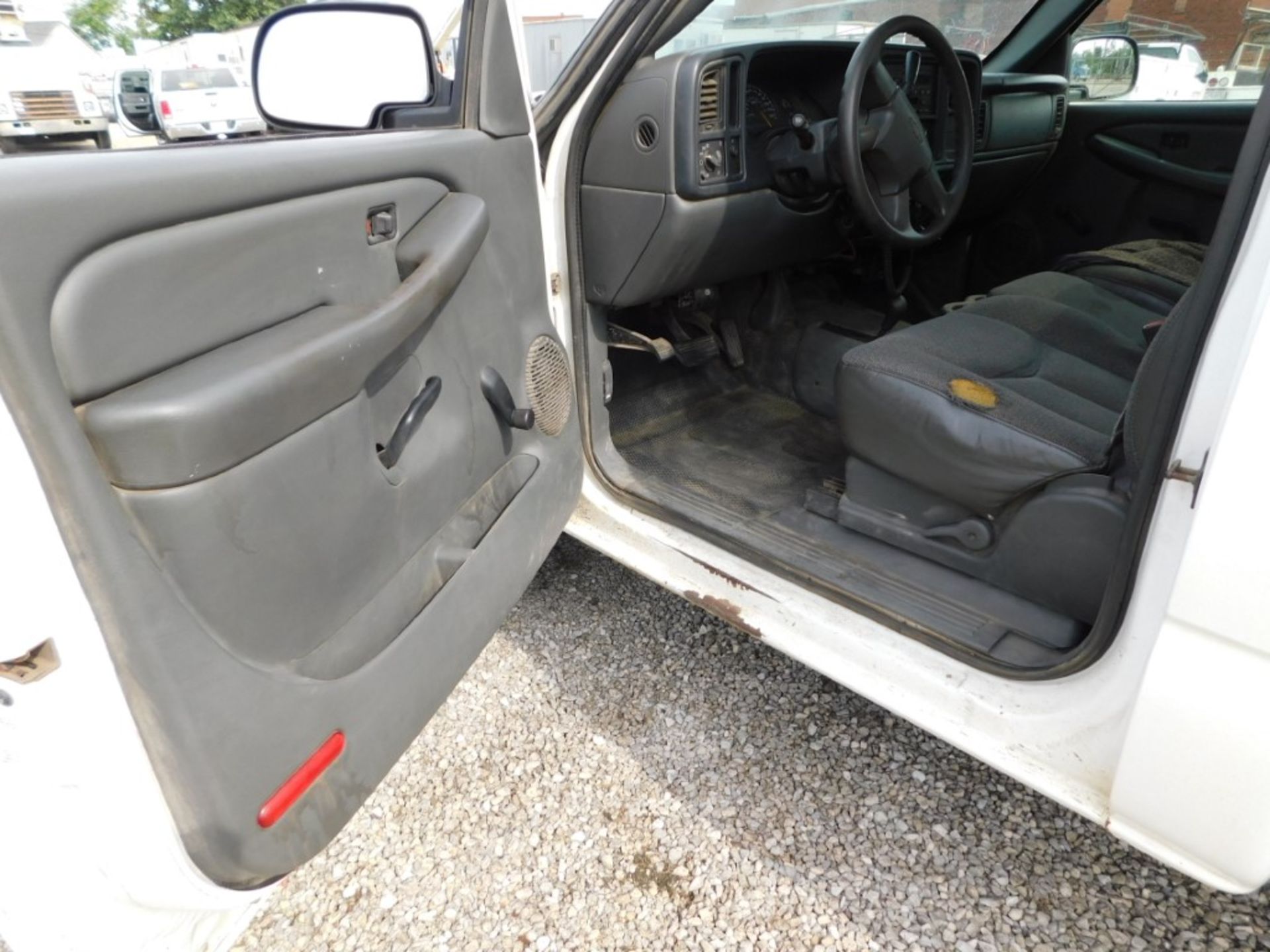 2004 Chevrolet Silverado 2500 HD Pickup, VIN 1GHCK24G74E186757, Regular Cab, Automatic, 4x4, AM/ - Image 29 of 43