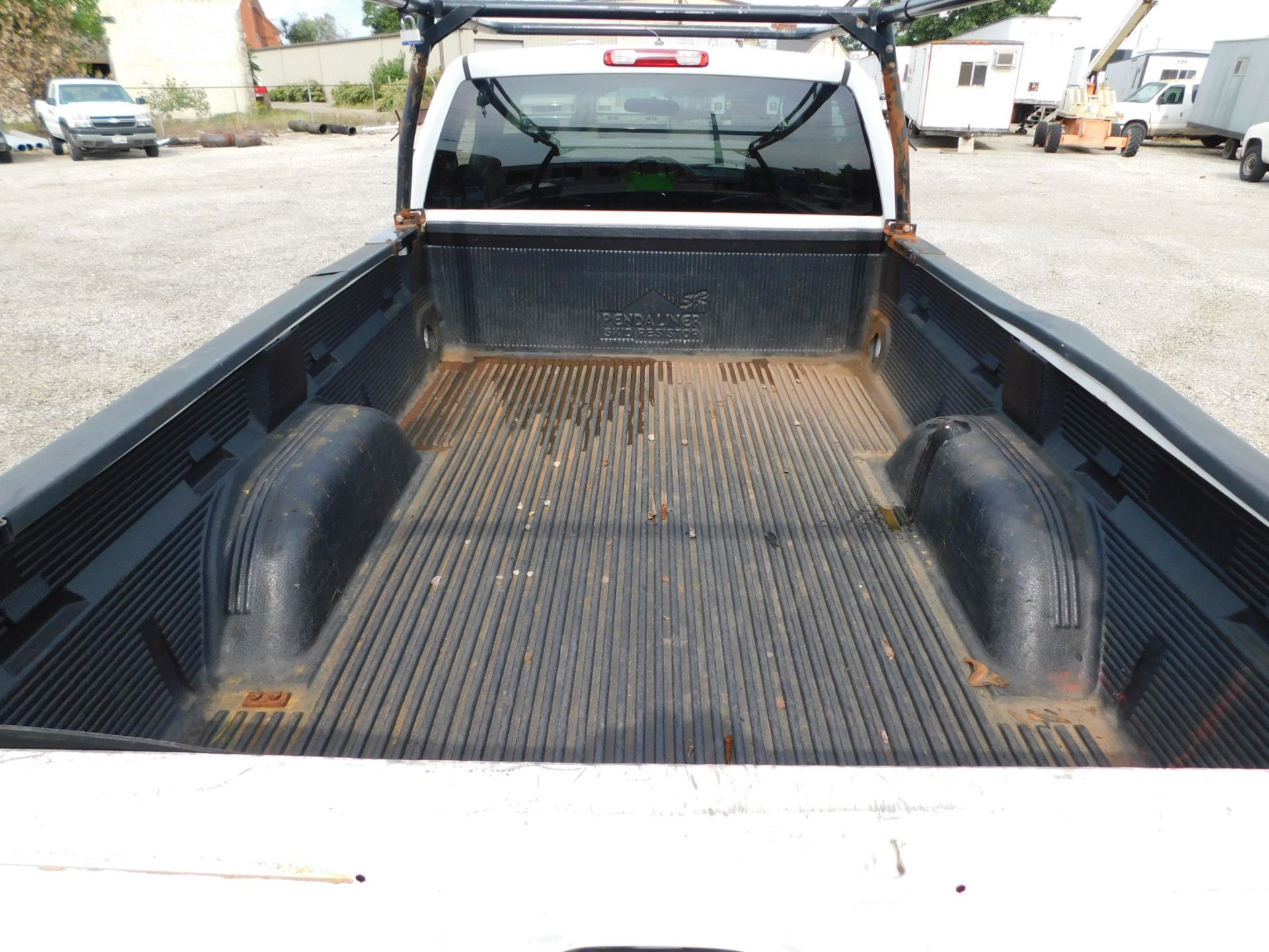 2004 Chevrolet Silverado 2500 HD Pickup, VIN 1GHCK24G74E186757, Regular Cab, Automatic, 4x4, AM/ - Image 6 of 43