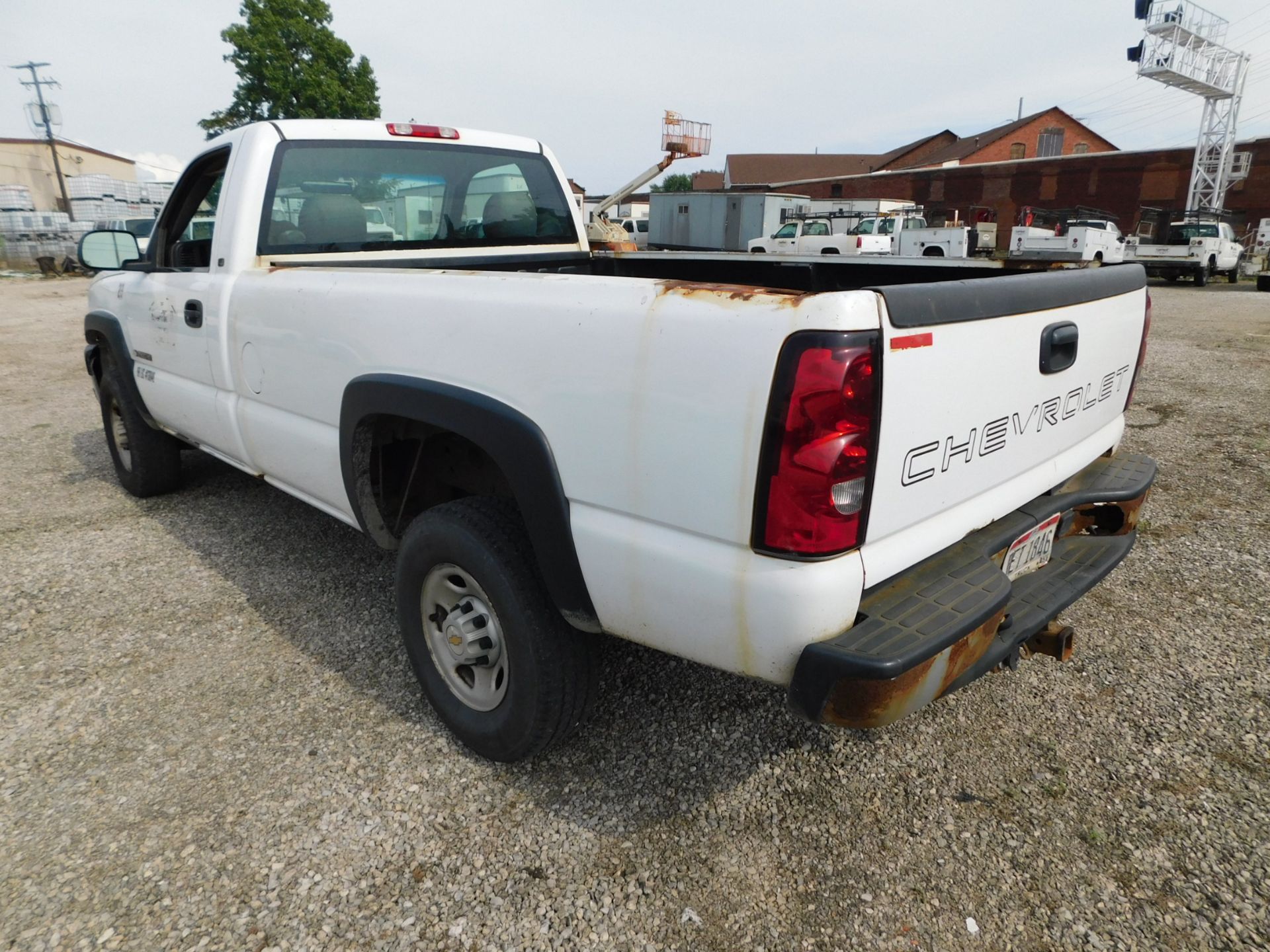 2006 Chevrolet Silverado 2500 HD Pickup, VIN 1GCHC24U45E198675, Regular Cab, Automatic, Cruise - Image 4 of 40