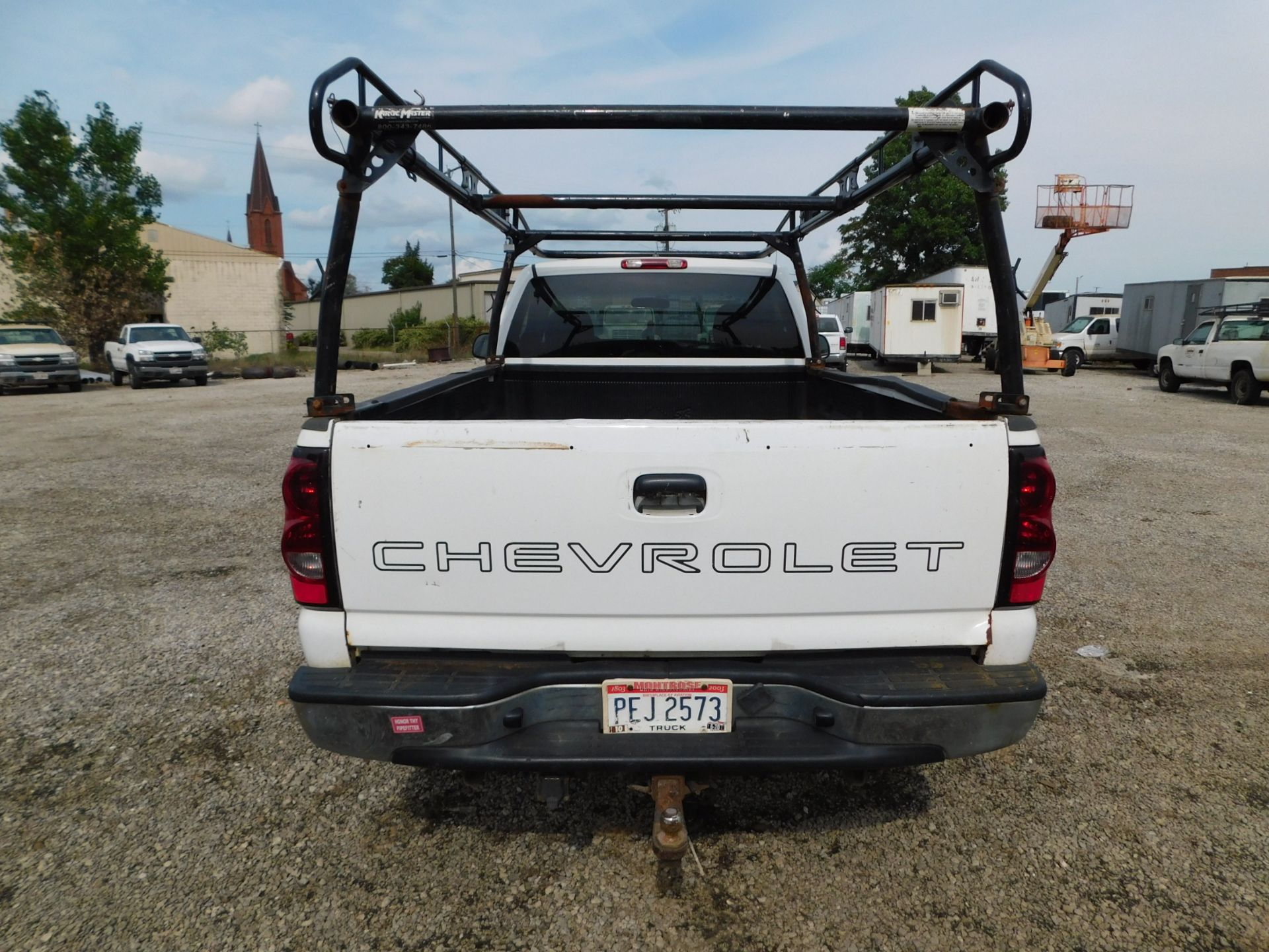 2004 Chevrolet Silverado 2500 HD Pickup, VIN 1GHCK24G74E186757, Regular Cab, Automatic, 4x4, AM/ - Image 5 of 43