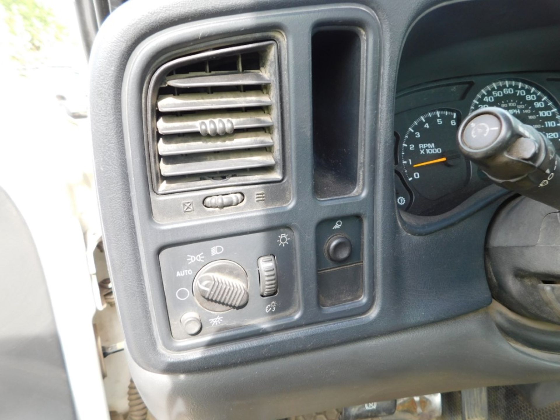 2006 Chevrolet Silverado 2500 HD Pickup, VIN 1GCHC24U45E198675, Regular Cab, Automatic, Cruise - Image 36 of 40