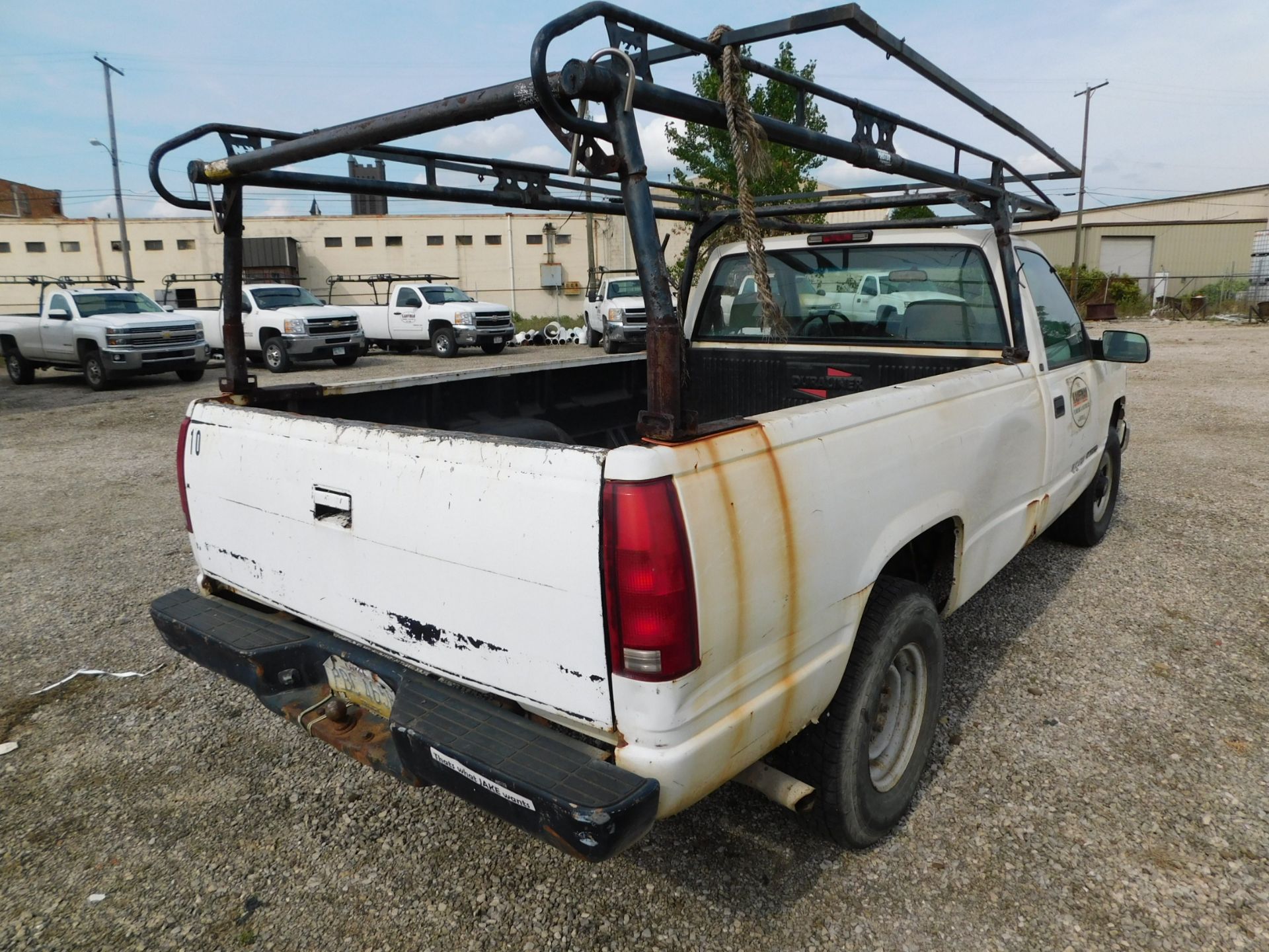 1998 Chevrolet 2500 Pickup, VIN 1GCGC24R0WZ261062, Automatic, AM/FM, Regular Cab, Ladder Rack, 8' - Image 6 of 38