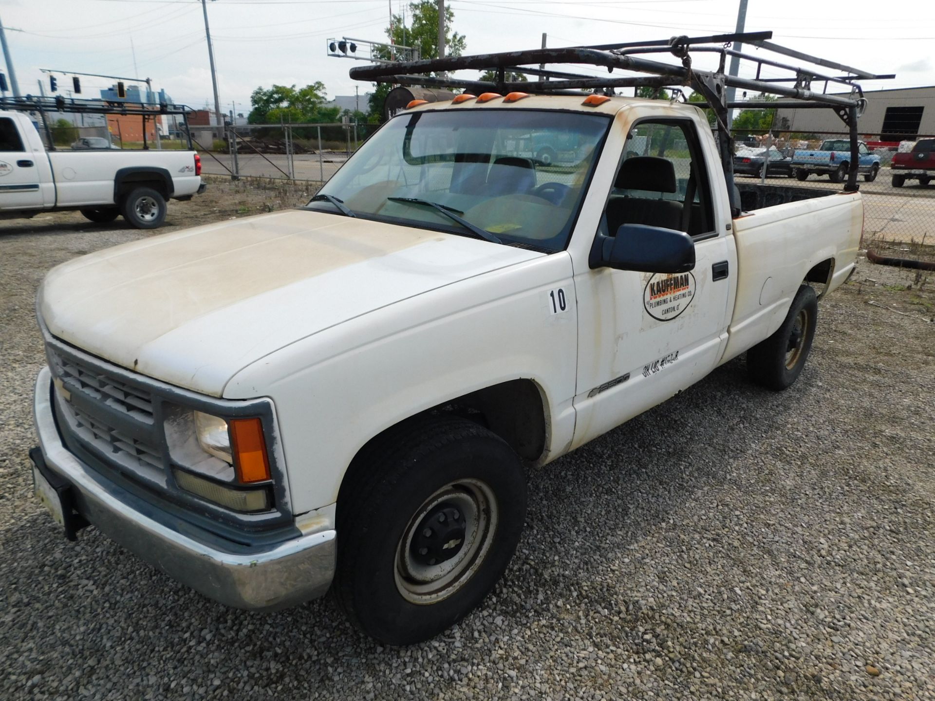 1998 Chevrolet 2500 Pickup, VIN 1GCGC24R0WZ261062, Automatic, AM/FM, Regular Cab, Ladder Rack, 8' - Image 2 of 38