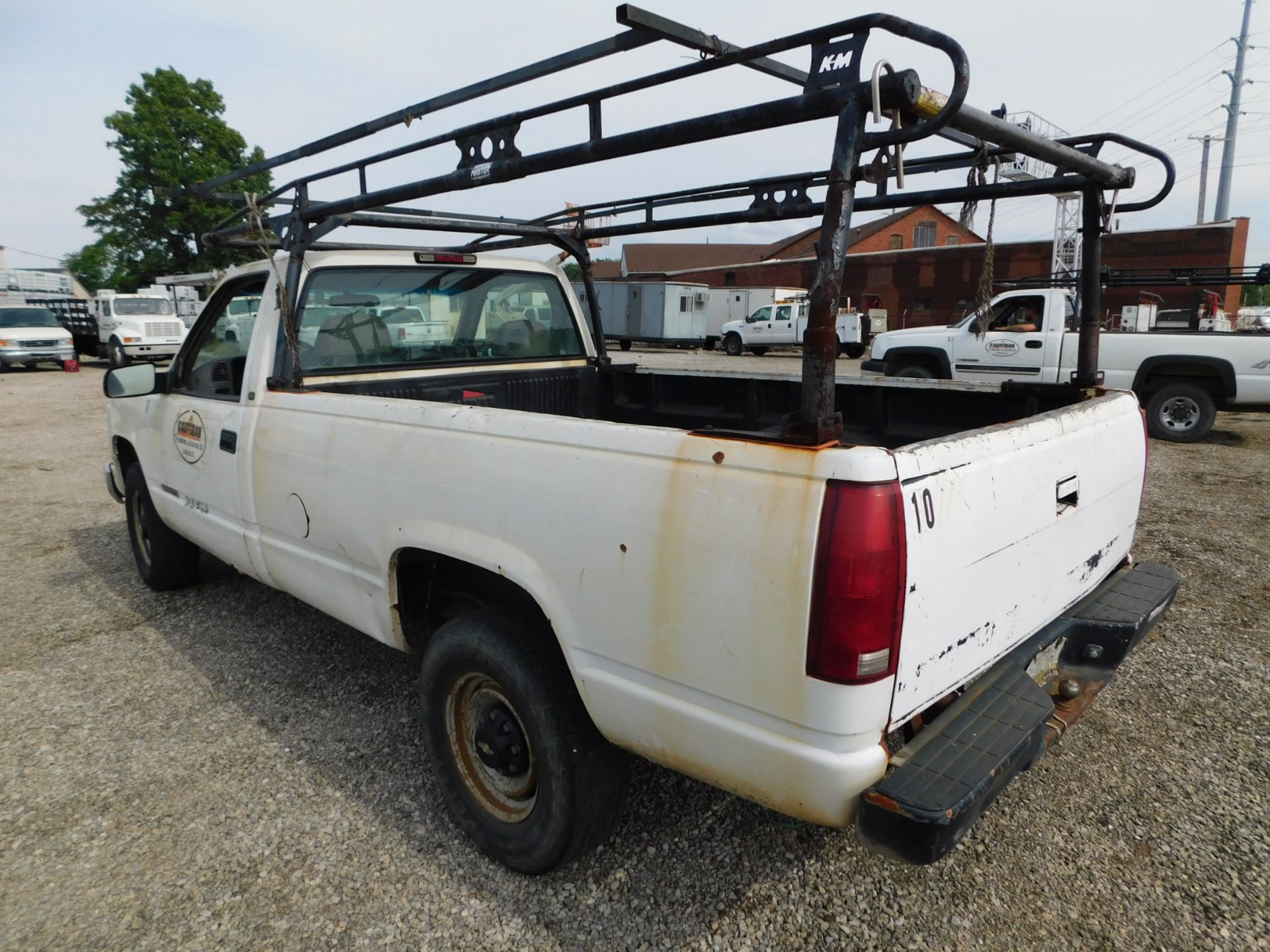 1998 Chevrolet 2500 Pickup, VIN 1GCGC24R0WZ261062, Automatic, AM/FM, Regular Cab, Ladder Rack, 8' - Image 9 of 38