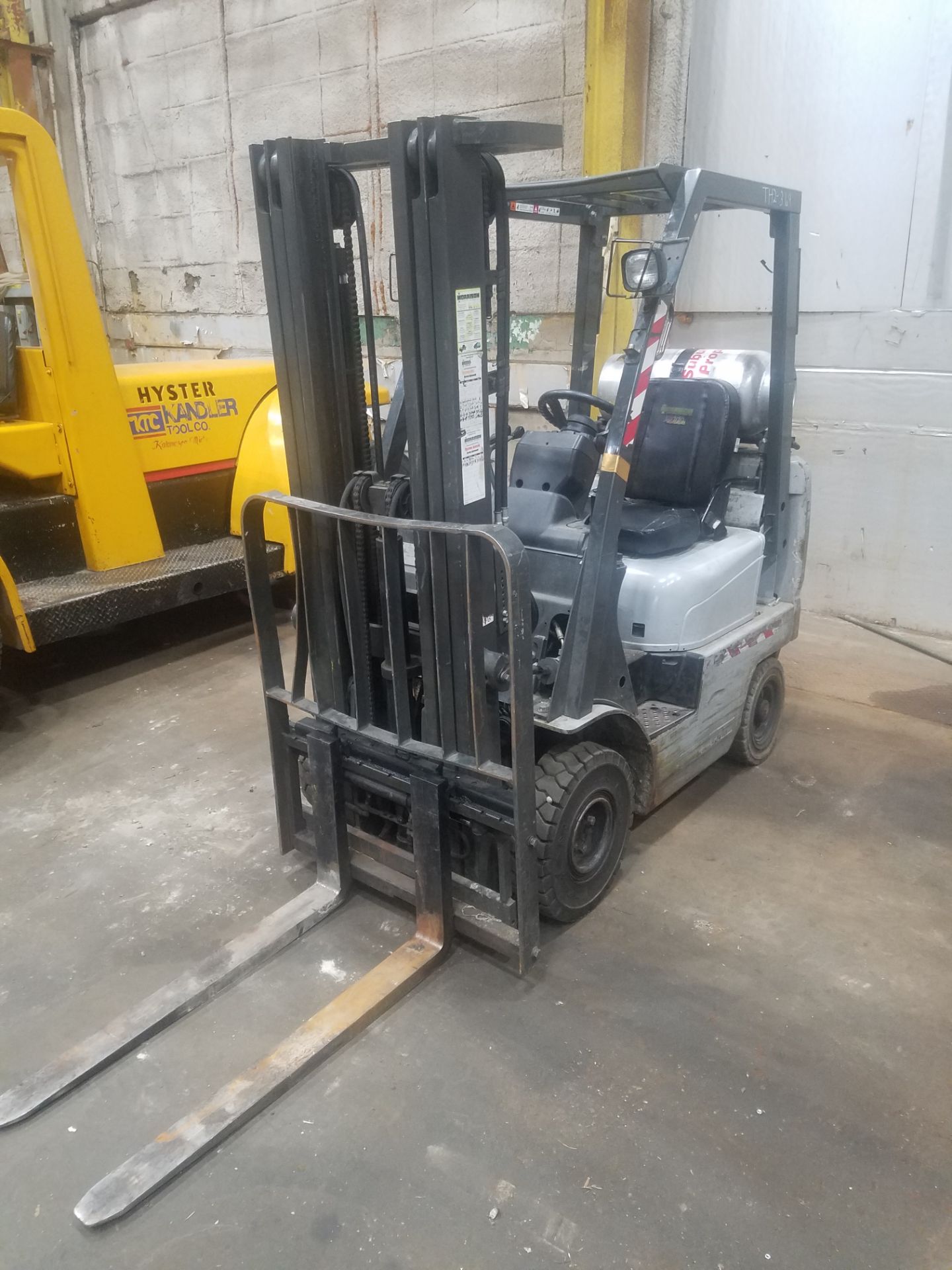 Nissan Model MAP1F1A15LV Fork Lift, s/n AP1F1-9T0369, 2,400 Lb. Capacity, LP, Hard Tire, Cage, - Image 4 of 4