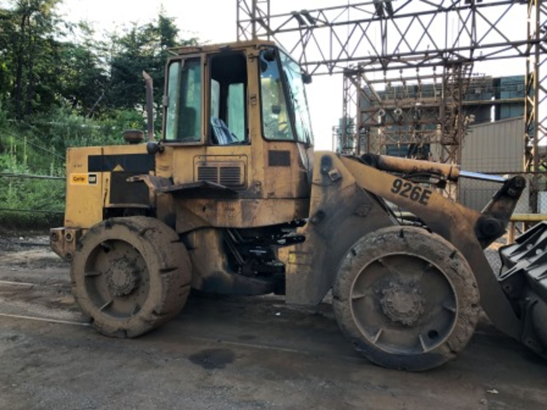 Caterpillar Model 926E Loader, s/n 94z03925, hard tires, 2.5 cu ft bucket, enclosed cab, backup - Image 2 of 3