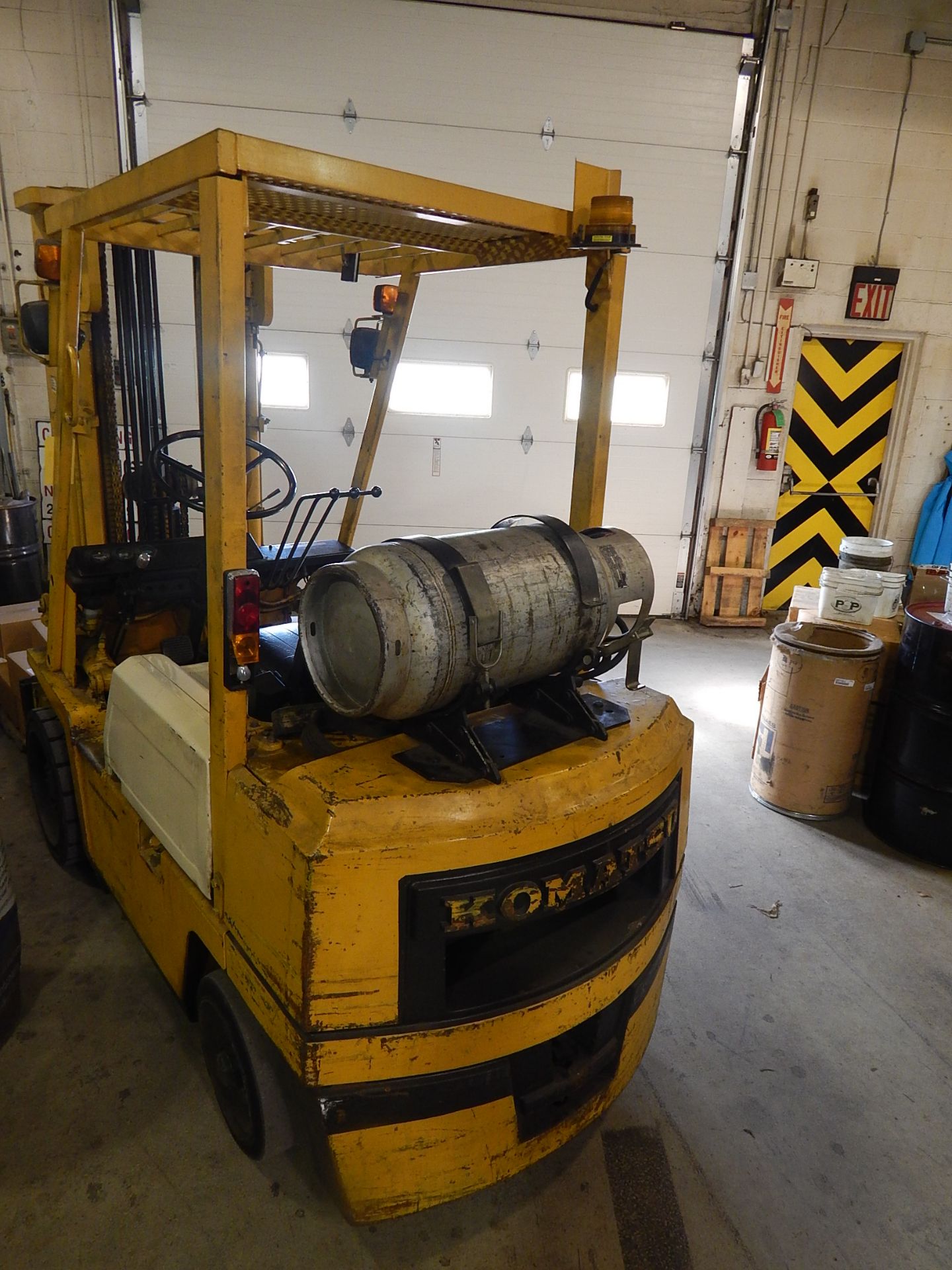 Komatsu Forklift, LP Gas, Hard Tire, Side Shift, 3-Stage Mast, 5,000 lbs (estimated) Cap., Loading - Image 4 of 4