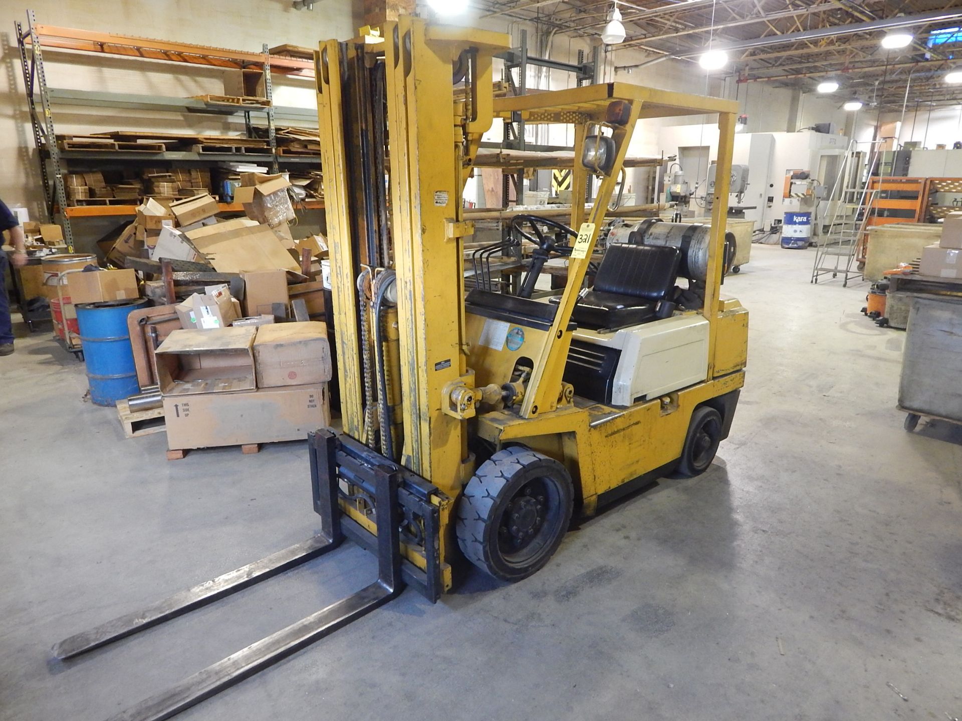 Komatsu Forklift, LP Gas, Hard Tire, Side Shift, 3-Stage Mast, 5,000 lbs (estimated) Cap., Loading