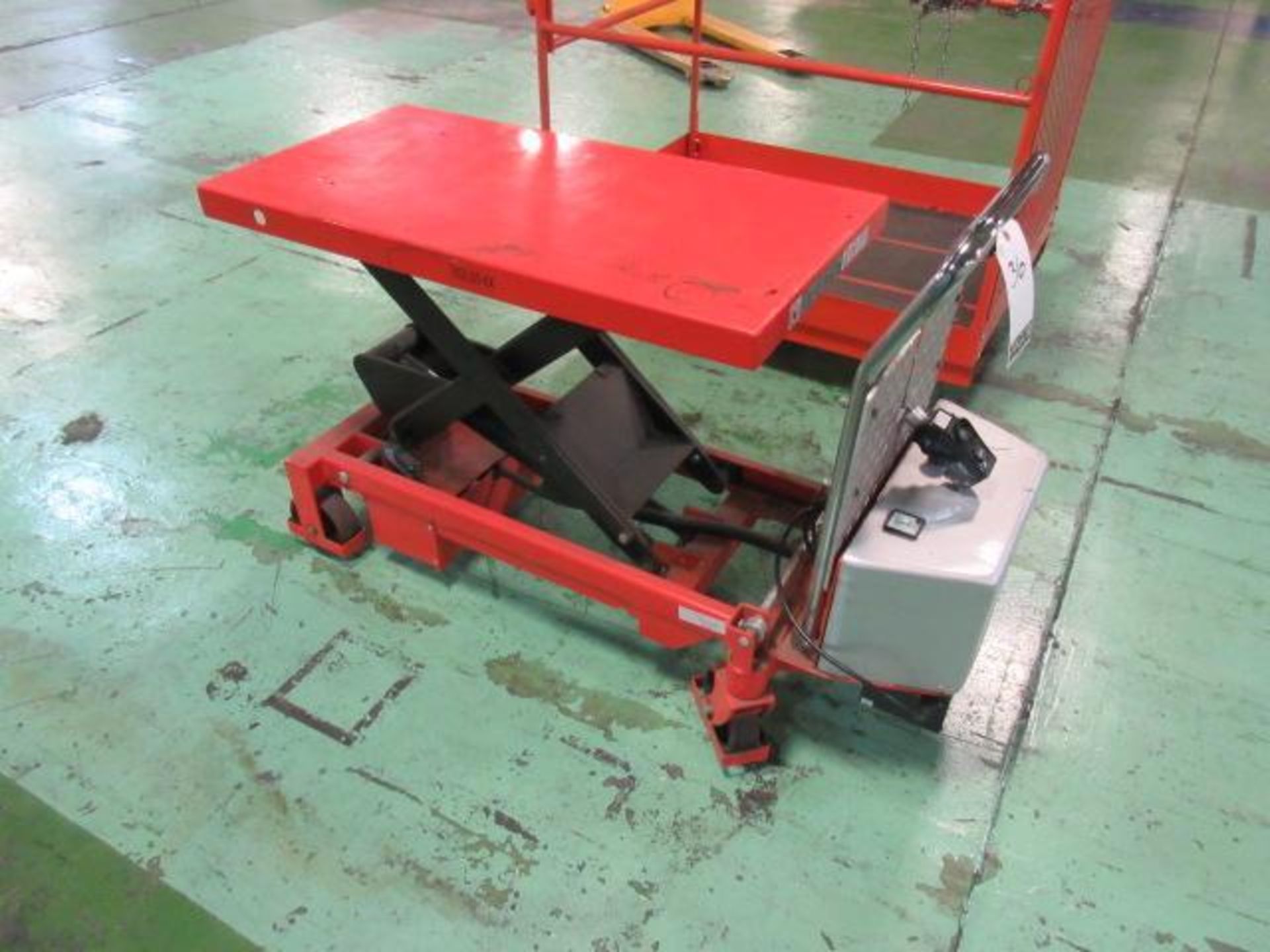 Battery Operated Lift Table - Image 4 of 7