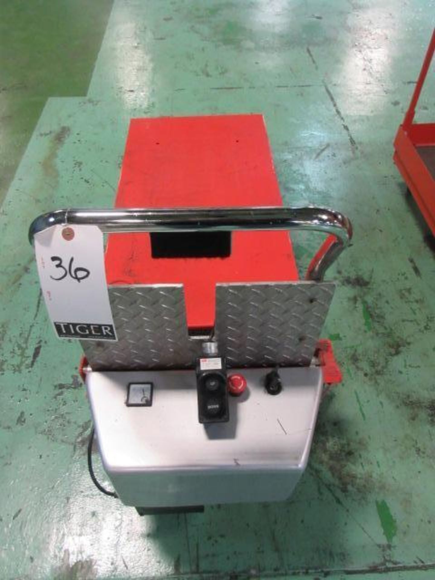 Battery Operated Lift Table - Image 6 of 7