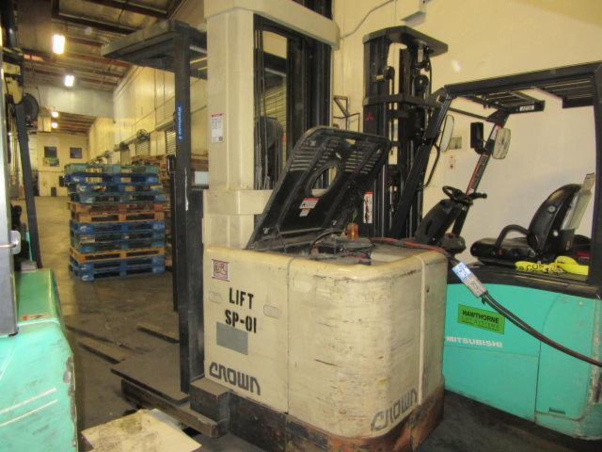Crown Reach Forklift - Image 2 of 6