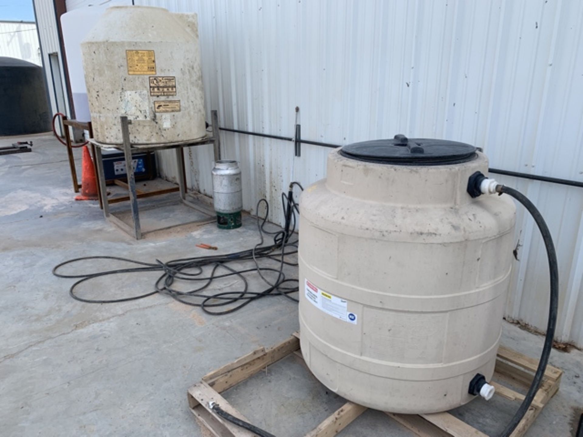 Water/Detergent Tanks - Image 4 of 4