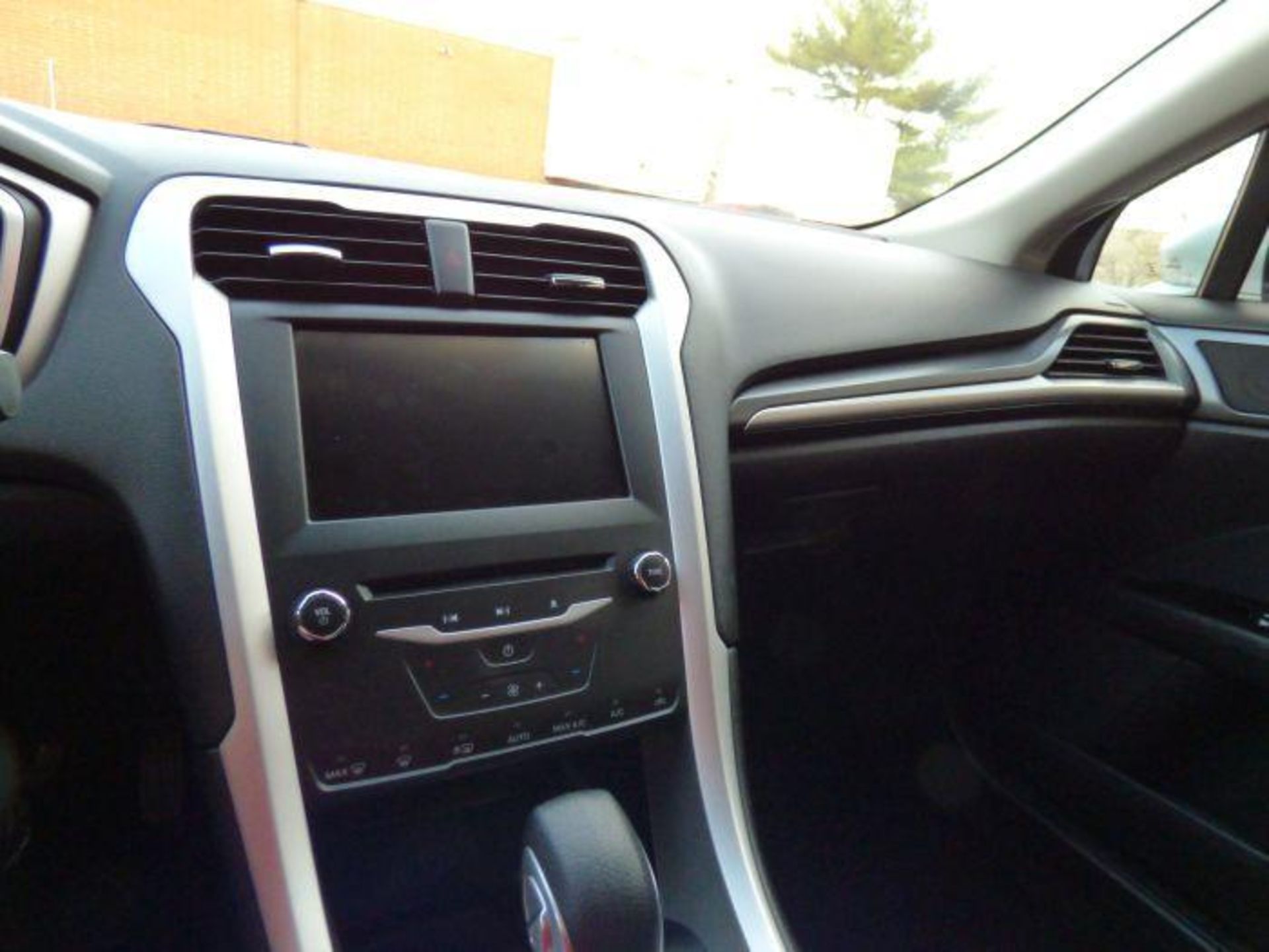 2015 Grey Ford Fusion SE Hybrid - Image 13 of 23