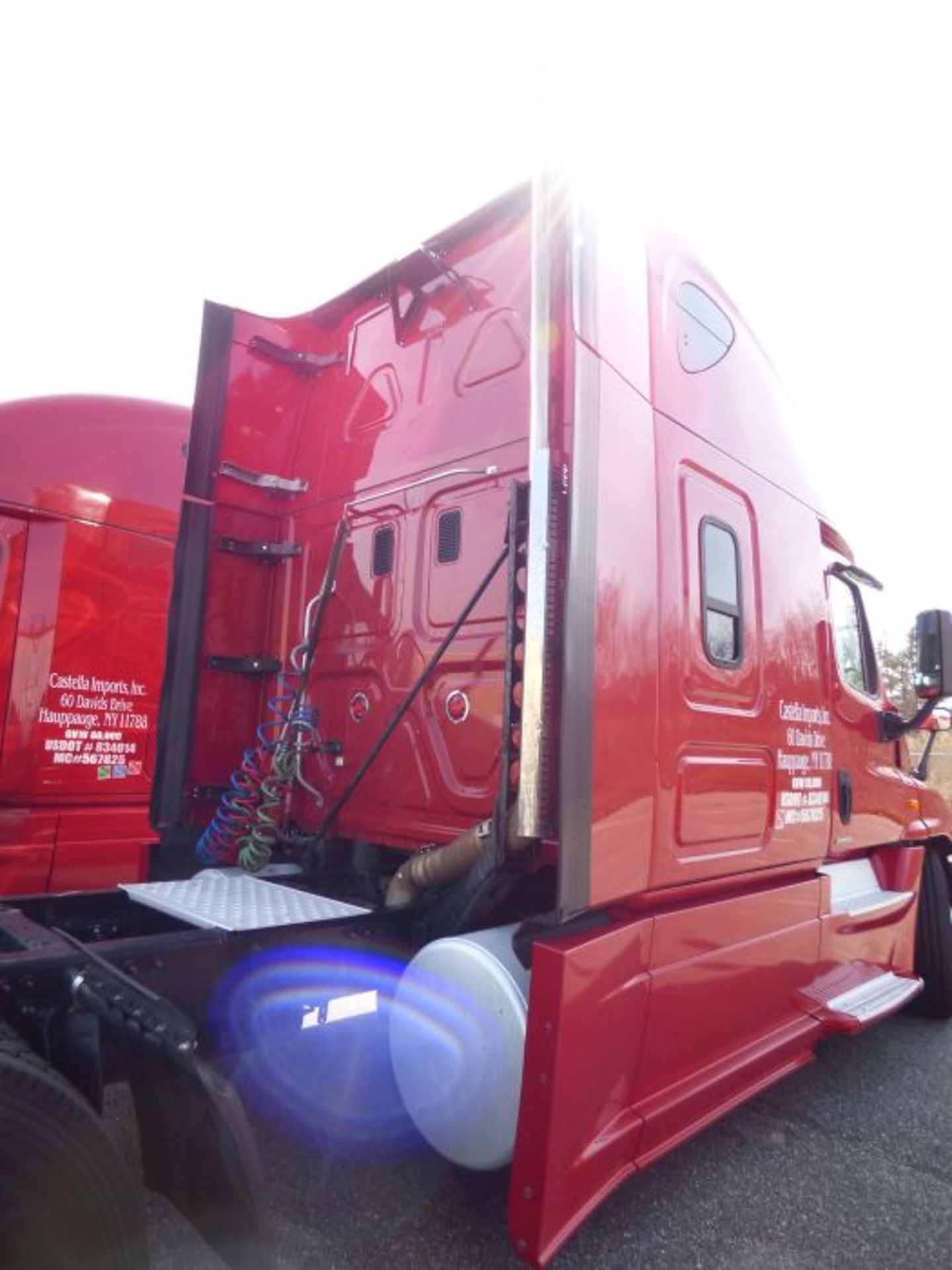 2015 Freightliner Cascadia 125 Semi Truck - Image 8 of 31