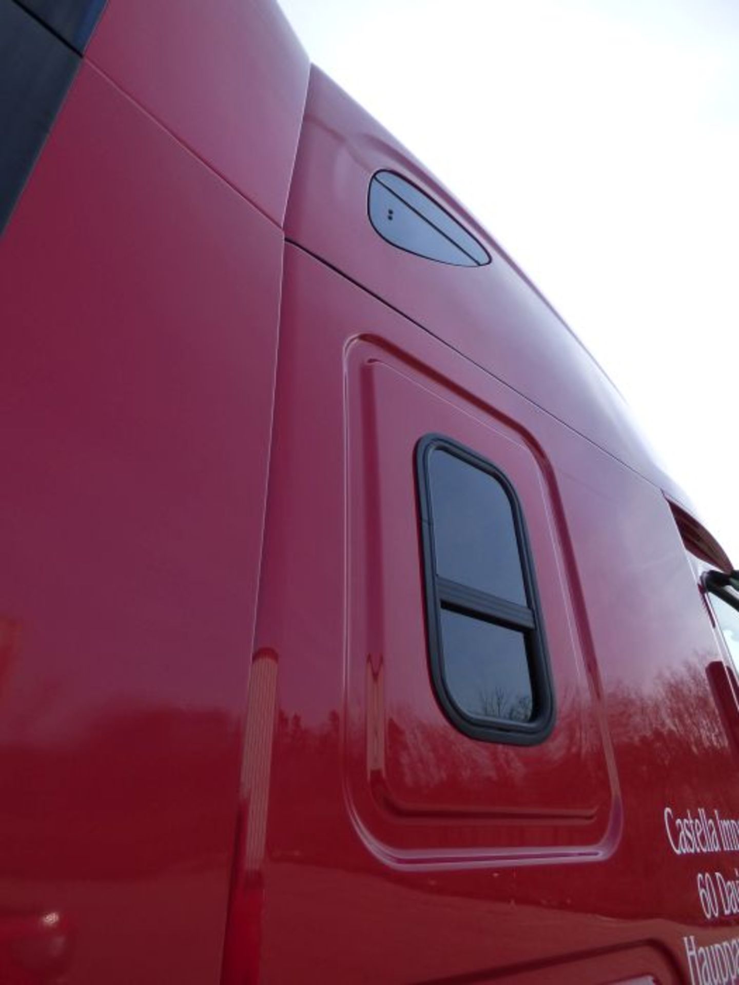 2015 Freightliner Cascadia 125 Semi Truck - Image 7 of 31