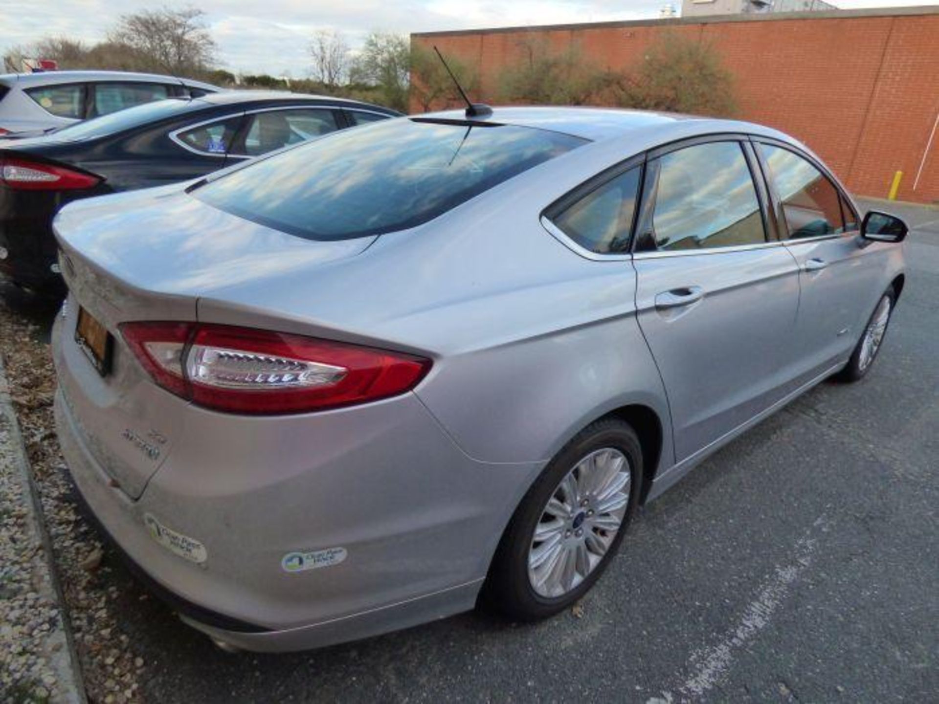 2015 Grey Ford Fusion SE Hybrid - Image 5 of 23