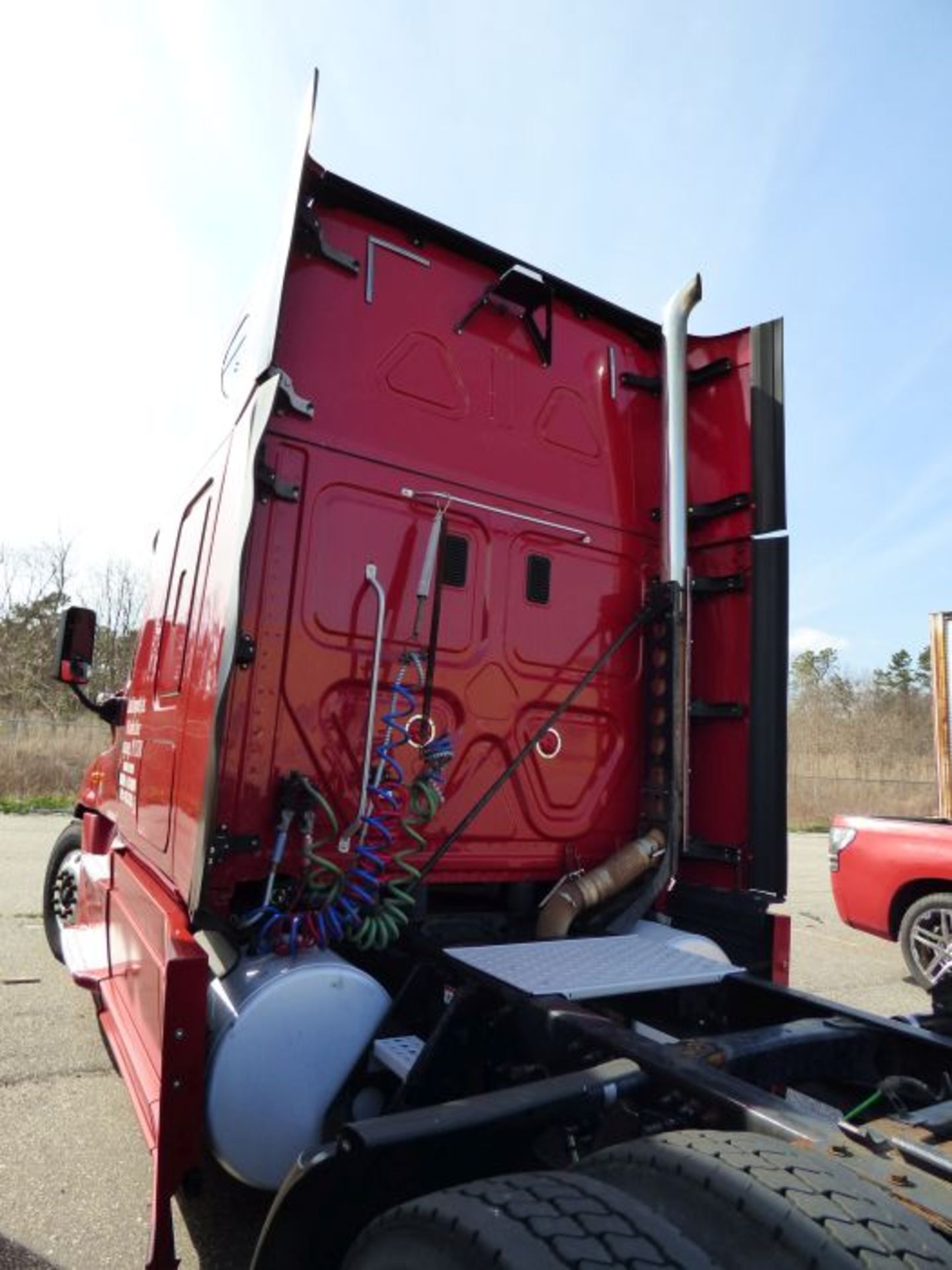 2015 Freightliner Cascadia 125 Semi Truck - Image 13 of 31