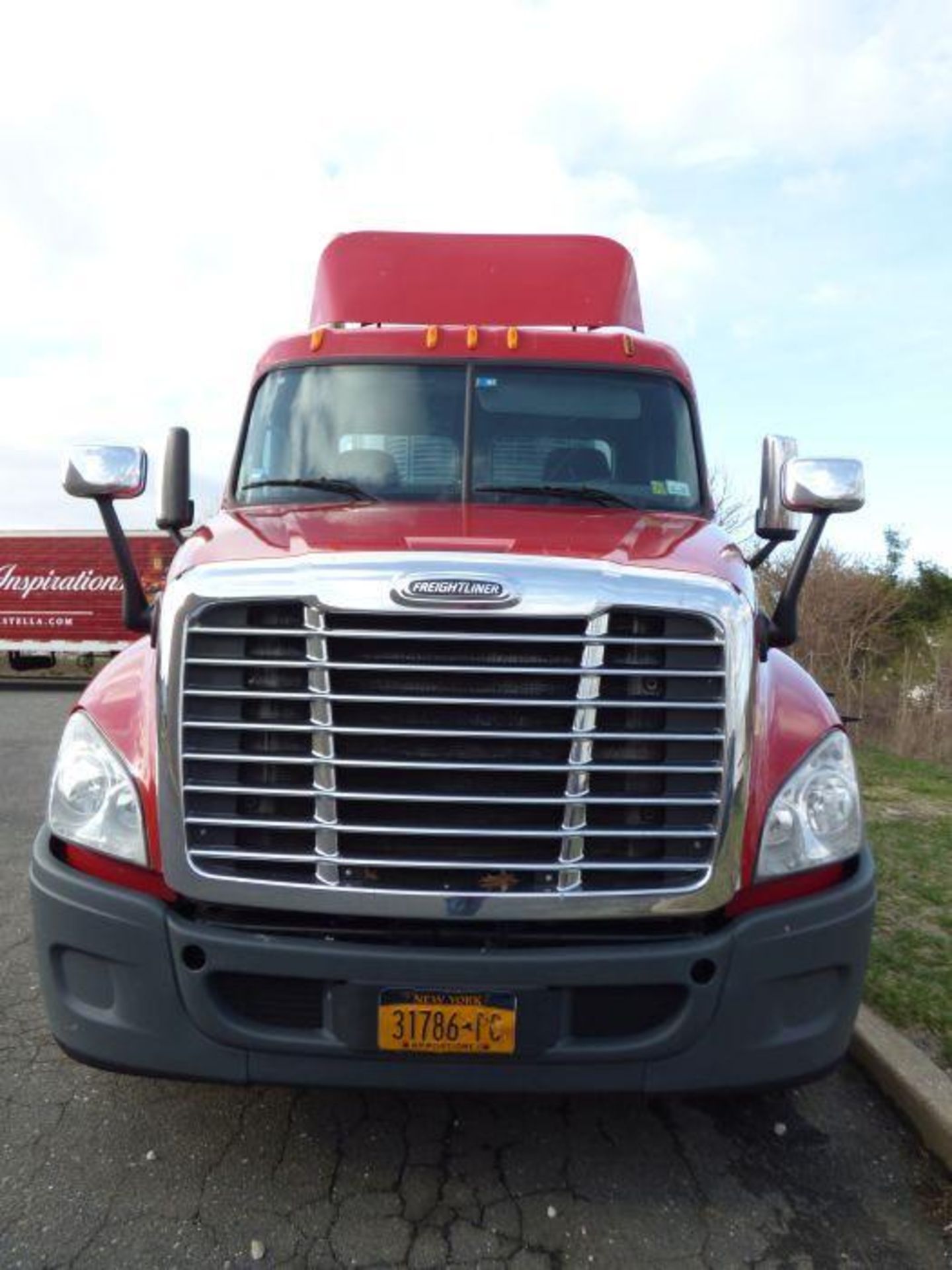 2013 Freightliner Cascadia 125 Semi Truck - Image 7 of 14