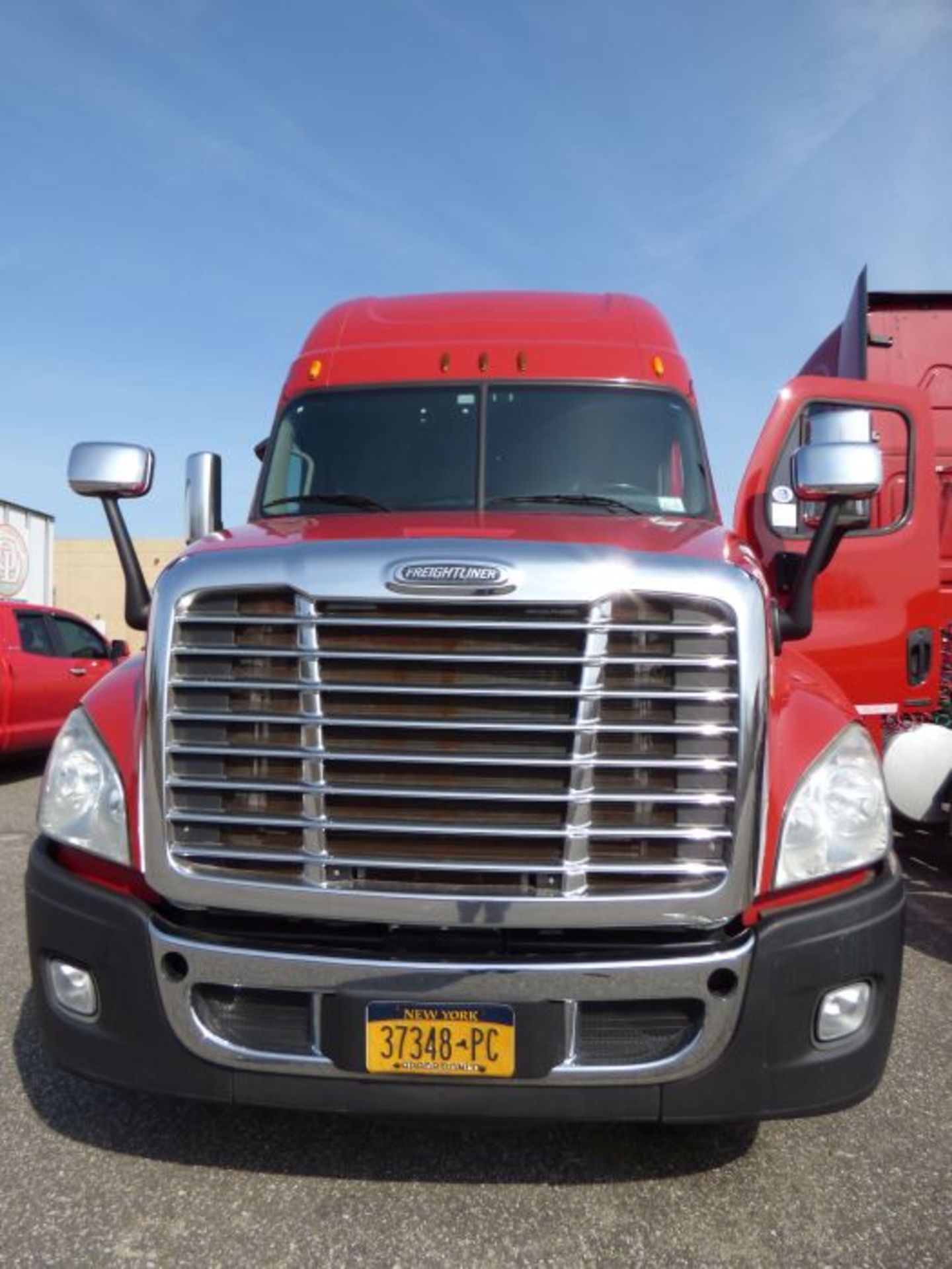 2015 Freightliner Cascadia 125 Semi Truck - Image 3 of 31