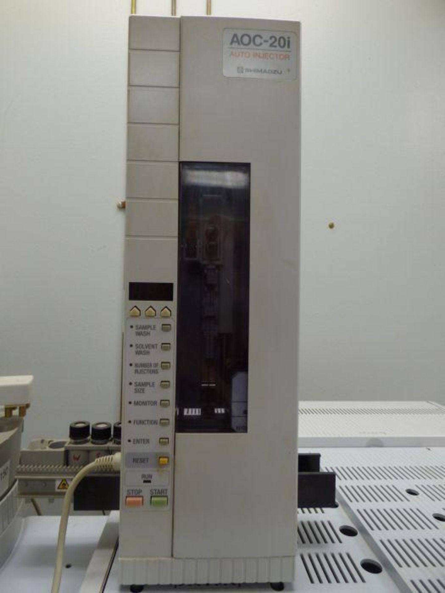 Shimadzu Gas Chromatograph - Image 4 of 6