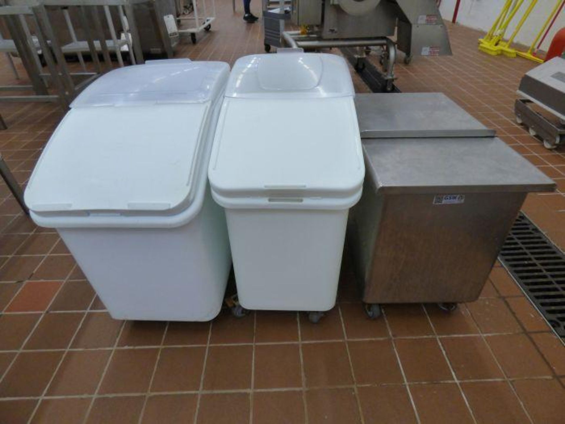 Lot Flour/Spice Bins