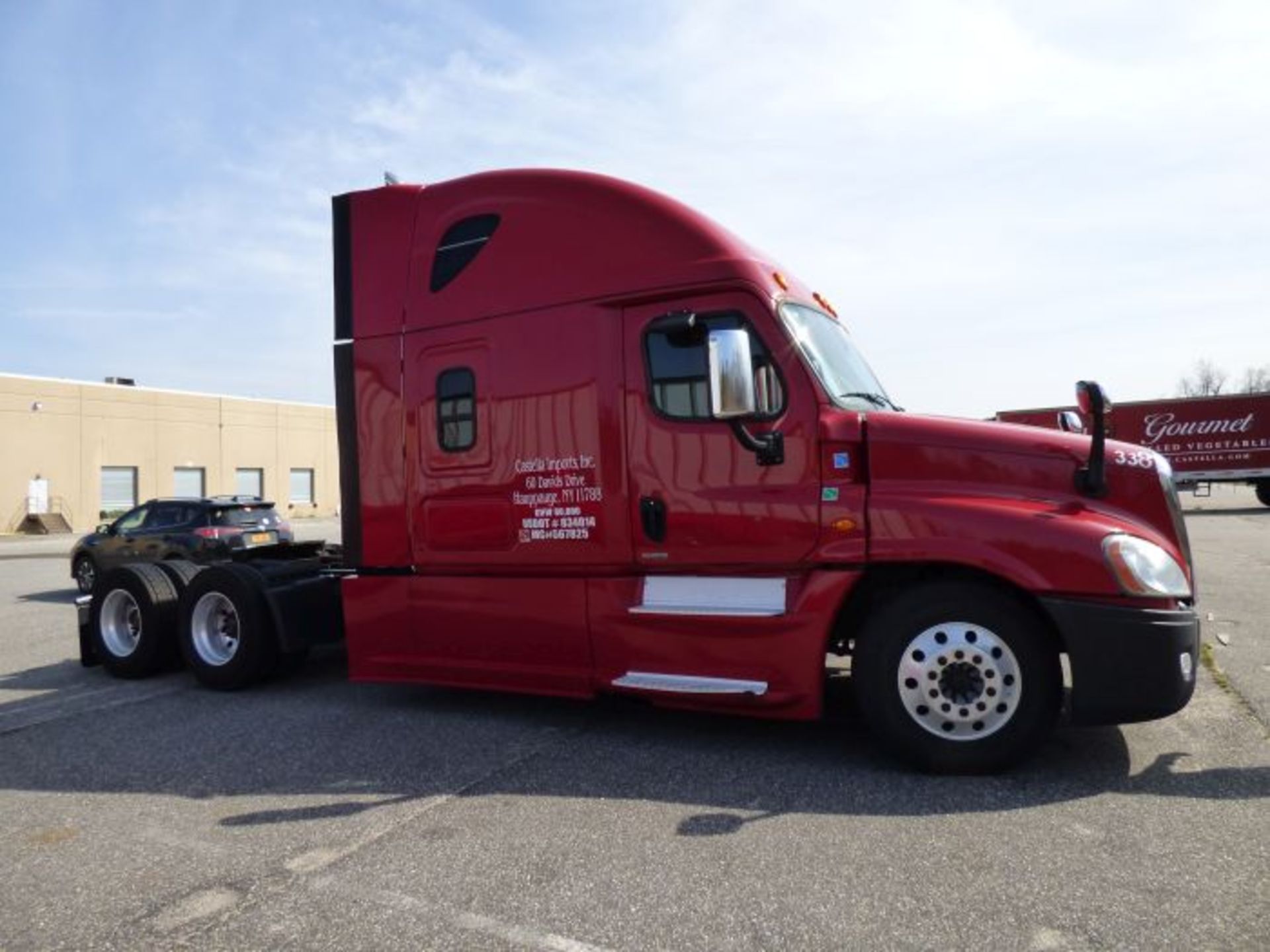 2015 Freightliner Cascadia 125 Semi Truck - Image 2 of 31