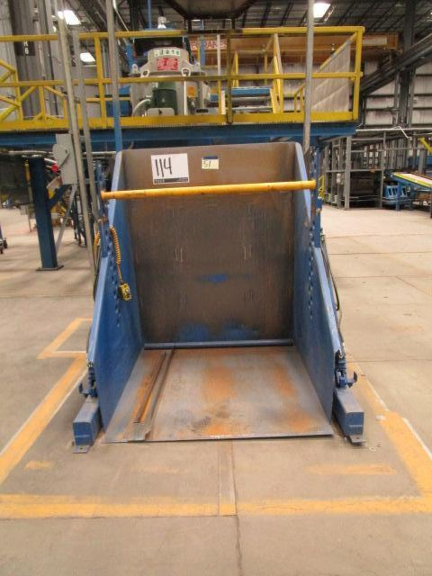 Hydraulic Box Dumper - Image 3 of 5