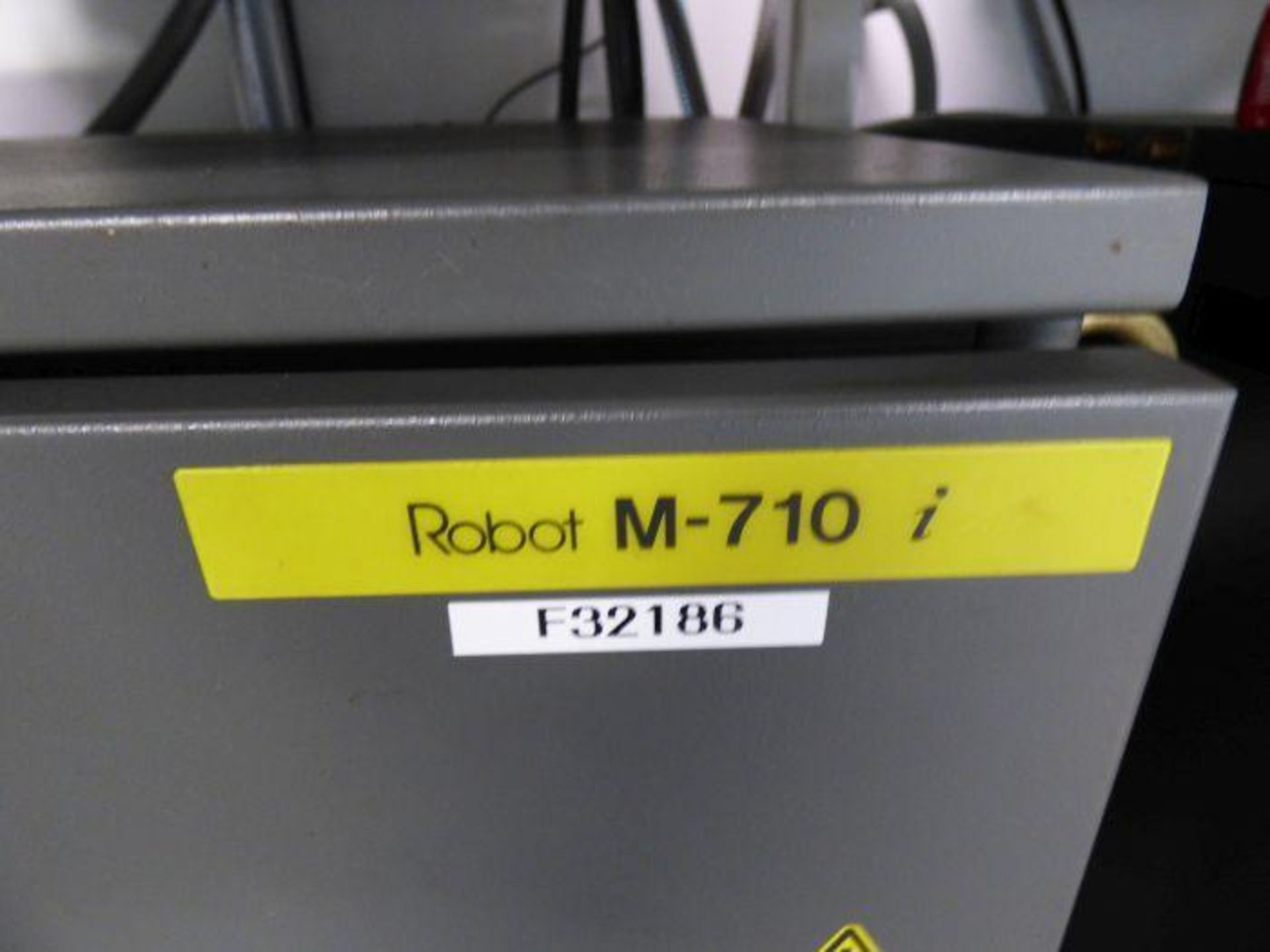 Fanuc Robot 710I - Image 8 of 10
