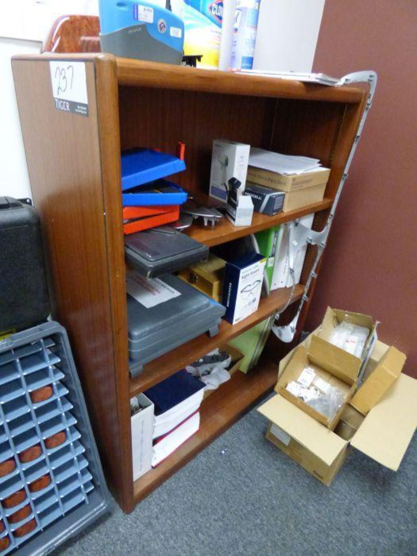 Contents of Office - Image 11 of 17