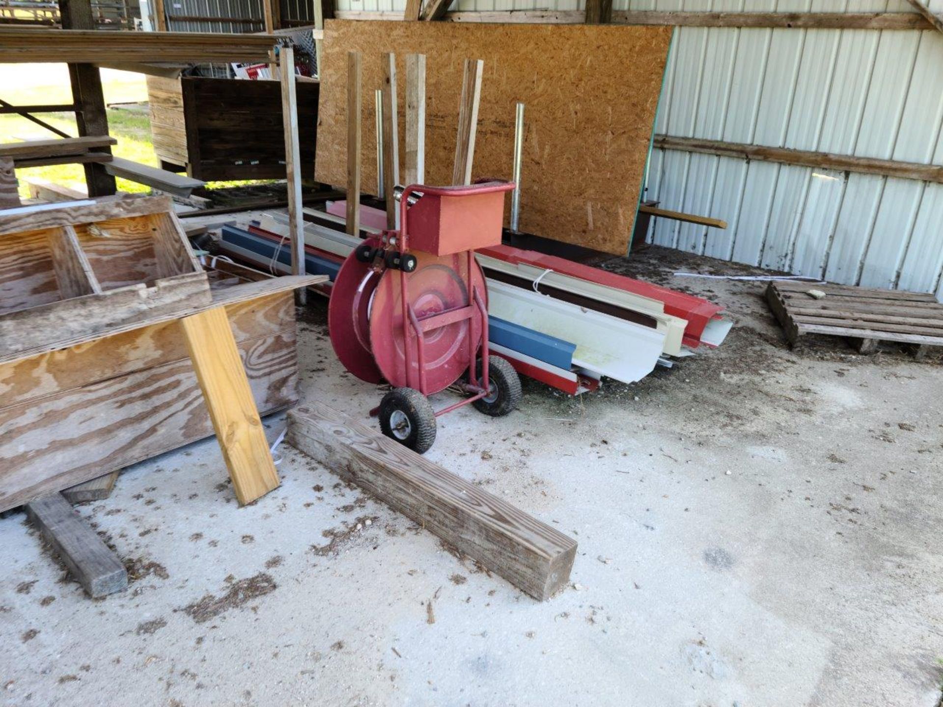 Lot Contents Shed - Image 8 of 13