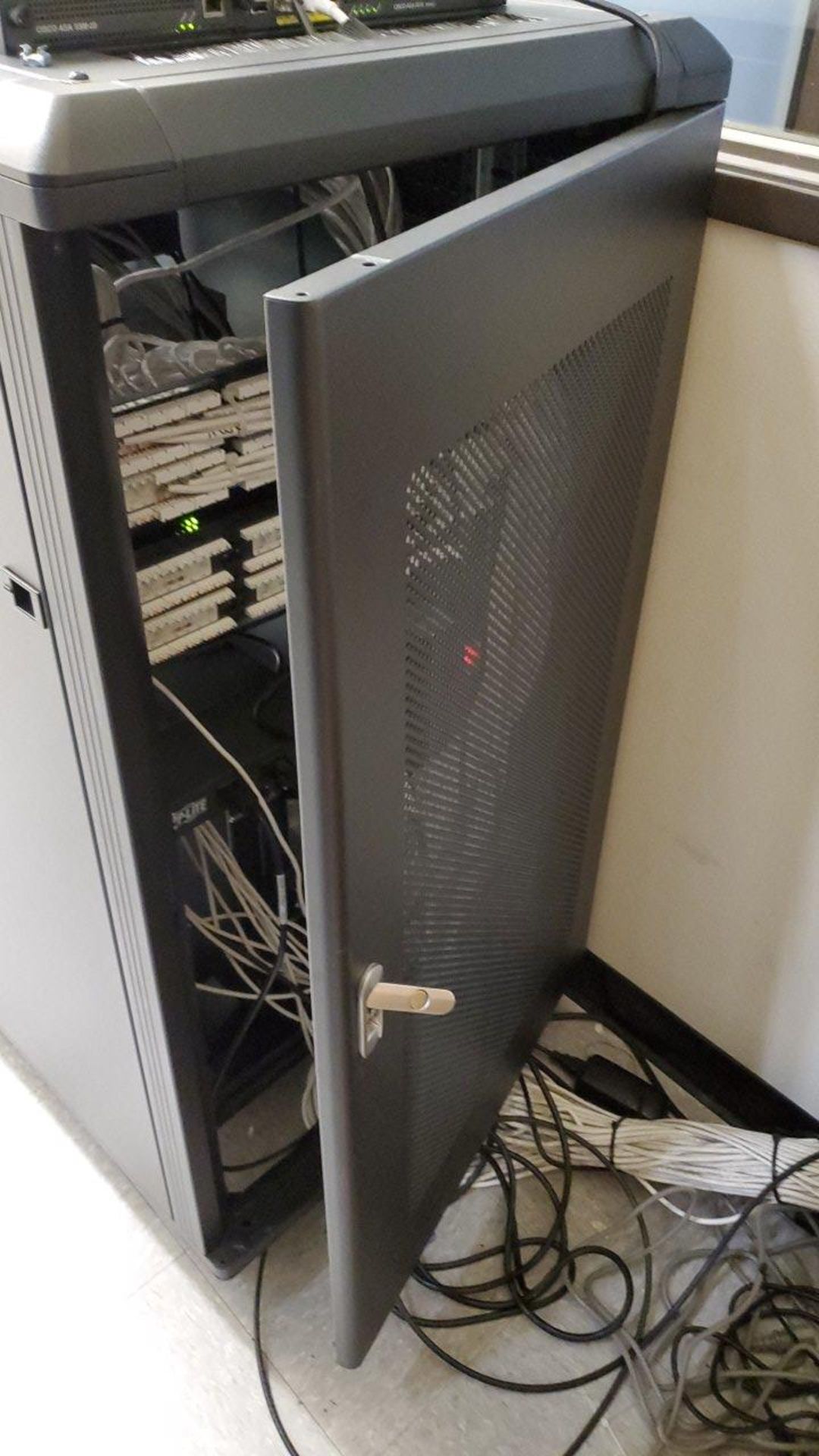 StarTech Server Rack Cabinet - Image 3 of 3