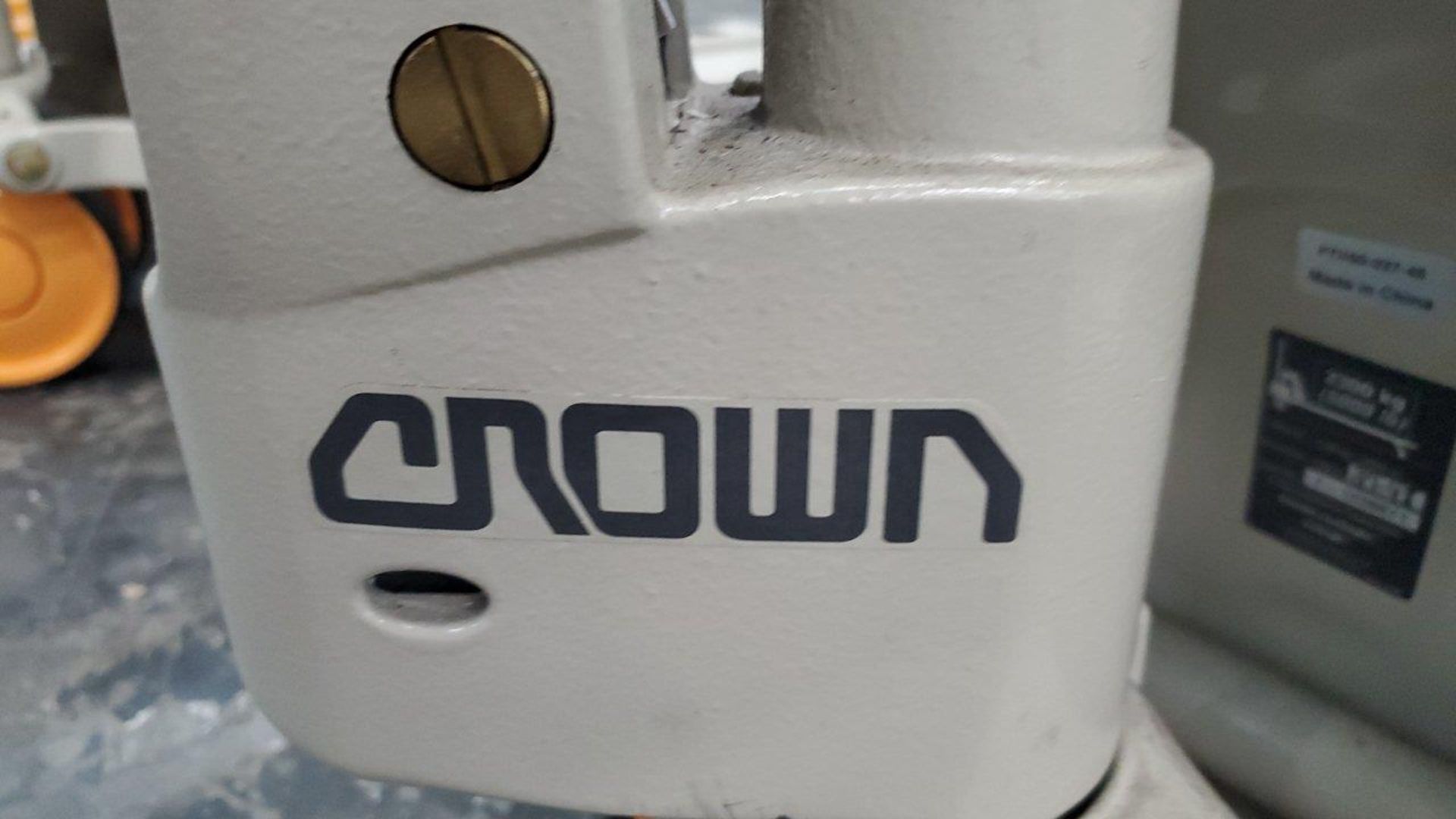 Crown Pallet Jack - Image 3 of 4