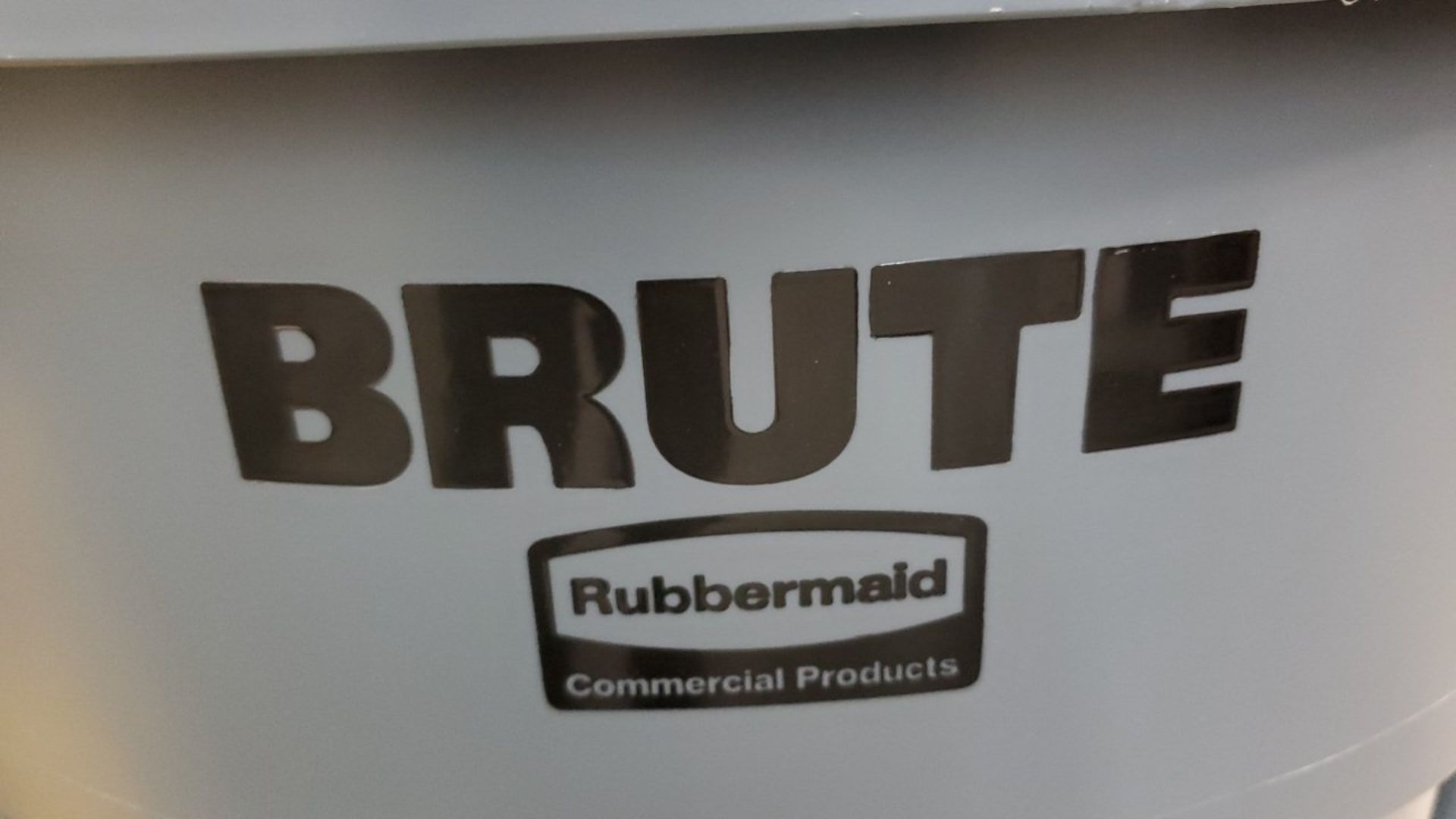 Rubbermaid BRUTE Waste Containers - Image 3 of 4