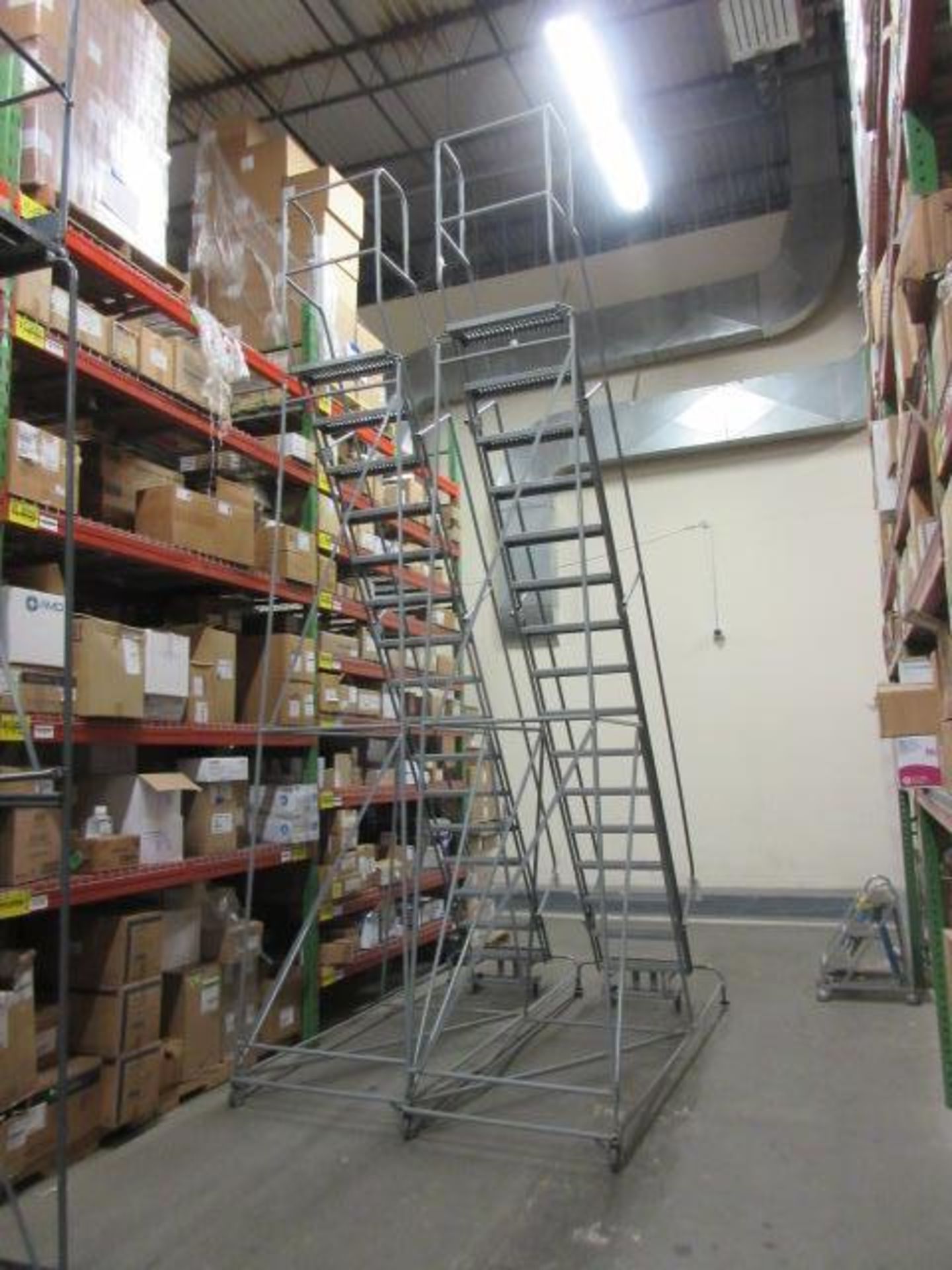 Uline Rolling Warehouse Ladders - Bild 3 aus 3