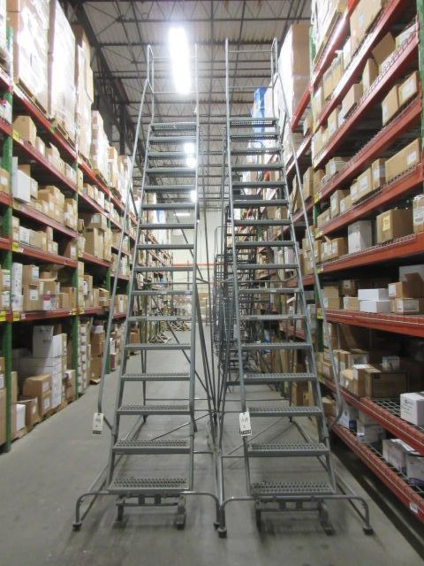 Uline Rolling Warehouse Ladders - Bild 2 aus 3