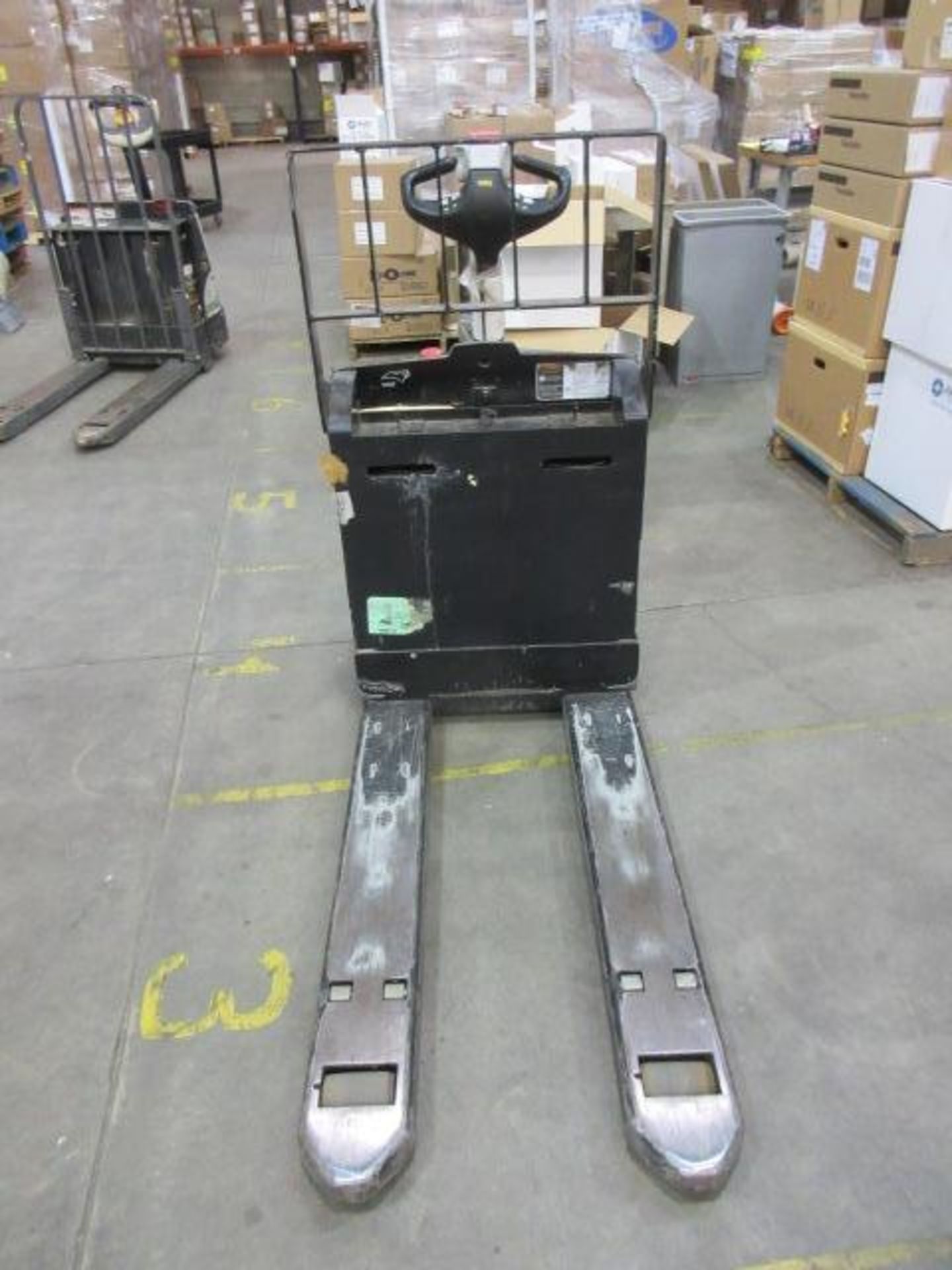 Yale Electric Pallet Jack - Image 5 of 5