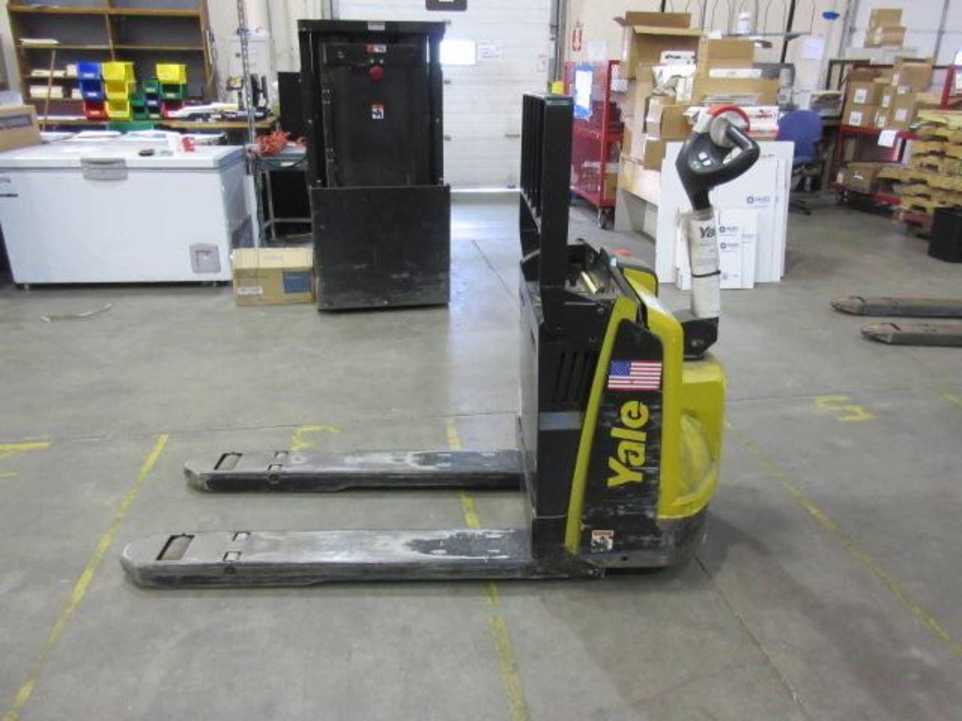 Yale Electric Pallet Jack - Image 2 of 5