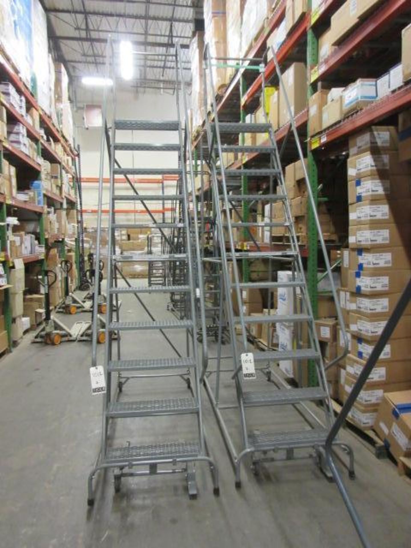 Uline Rolling Warehouse Ladders - Bild 2 aus 3