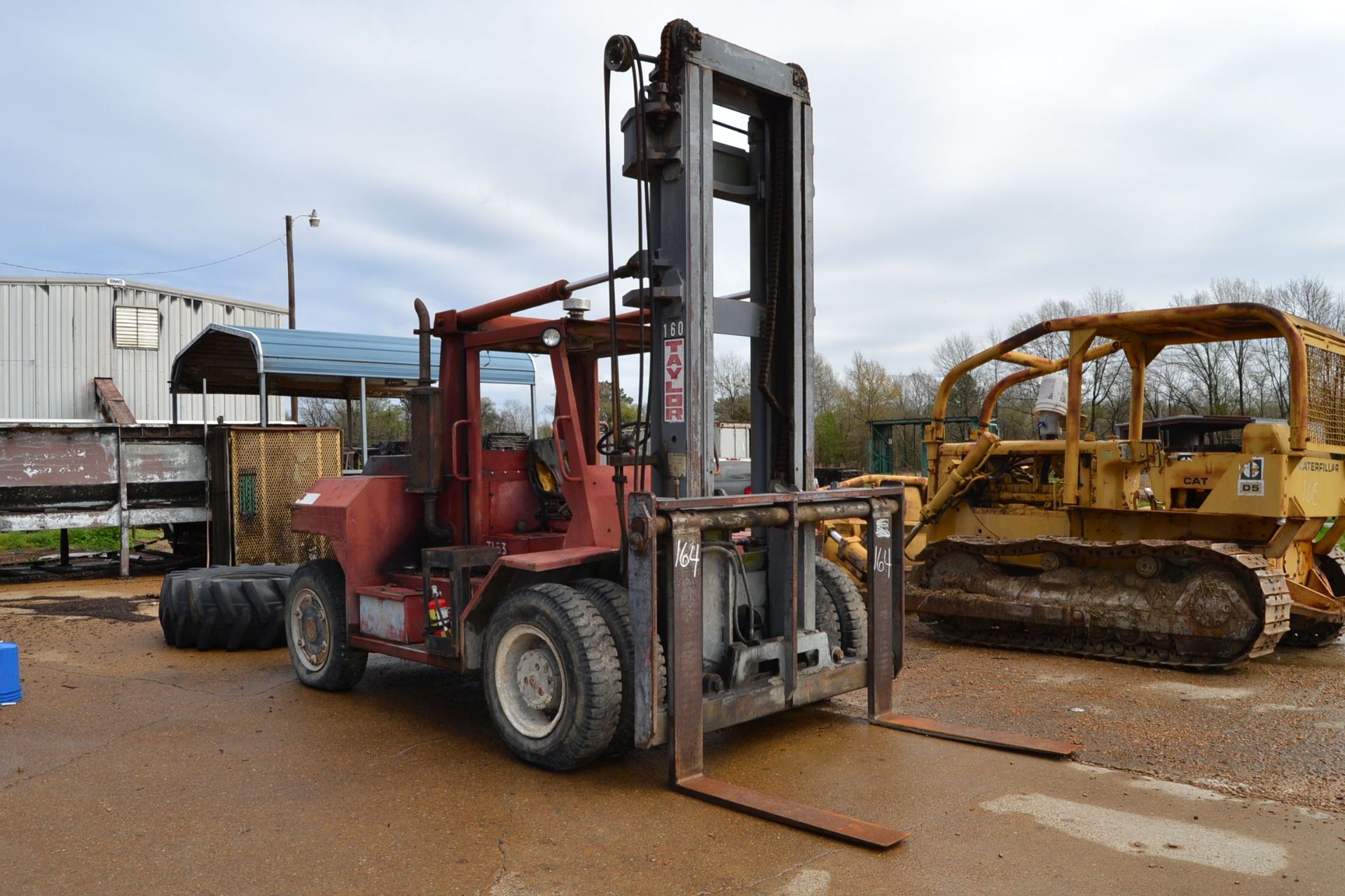 TAYLOR 16,000LB DUAL WHEEL FORLIFT W/5' FORKS; W/SIDE SHIFT; W/6CYL. CUMMINS ENGINE SN# S-H1-23065