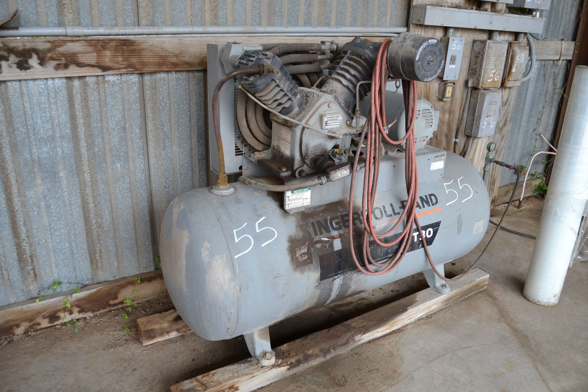 INGERSOLL RAND 10HP TANK MOUNTED AIR COMPRESSOR - Image 2 of 2