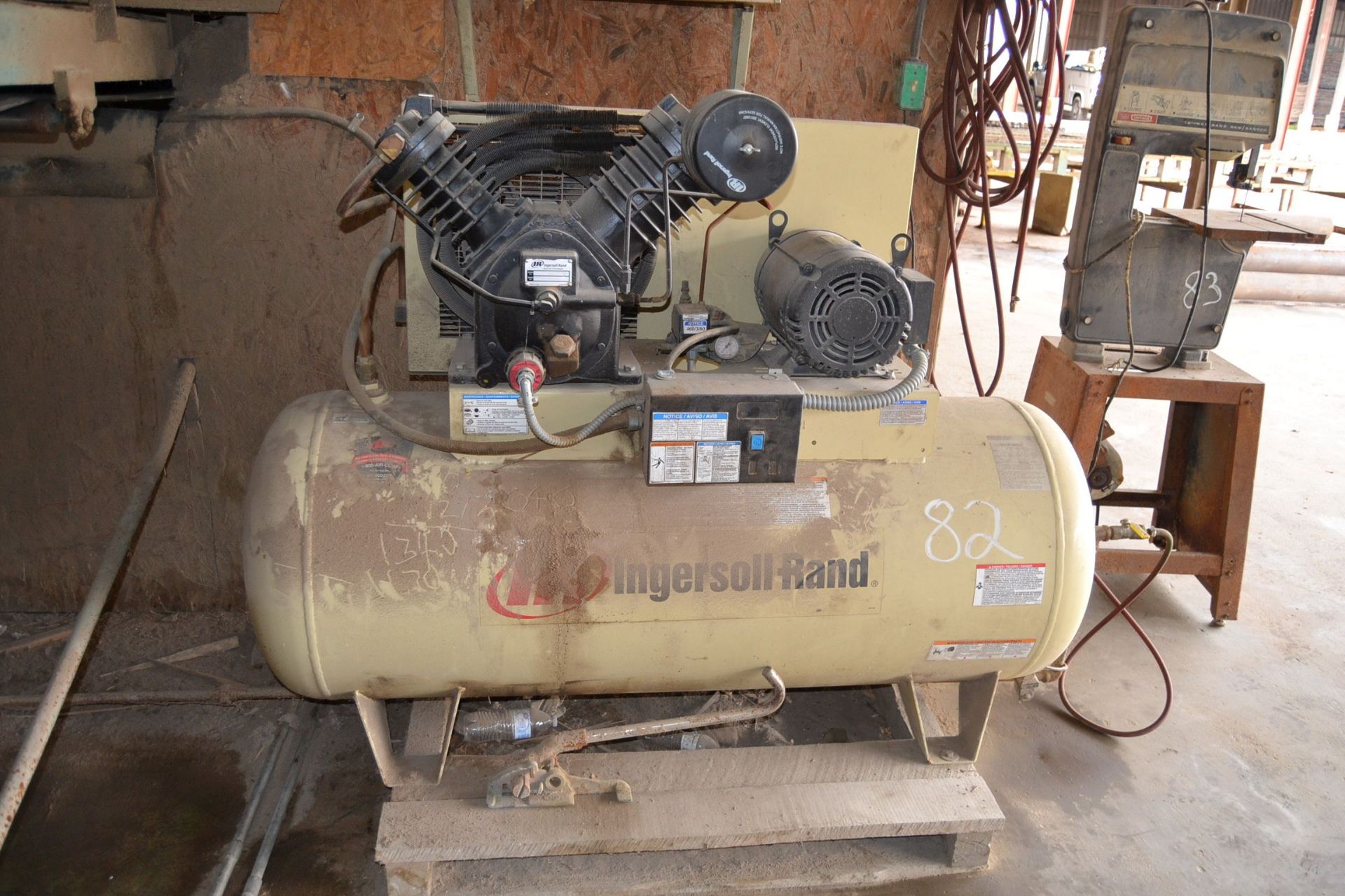 INGERSOLL RAND 10HP TANK MOUNTED AIR COMPRESSOR - Image 2 of 2
