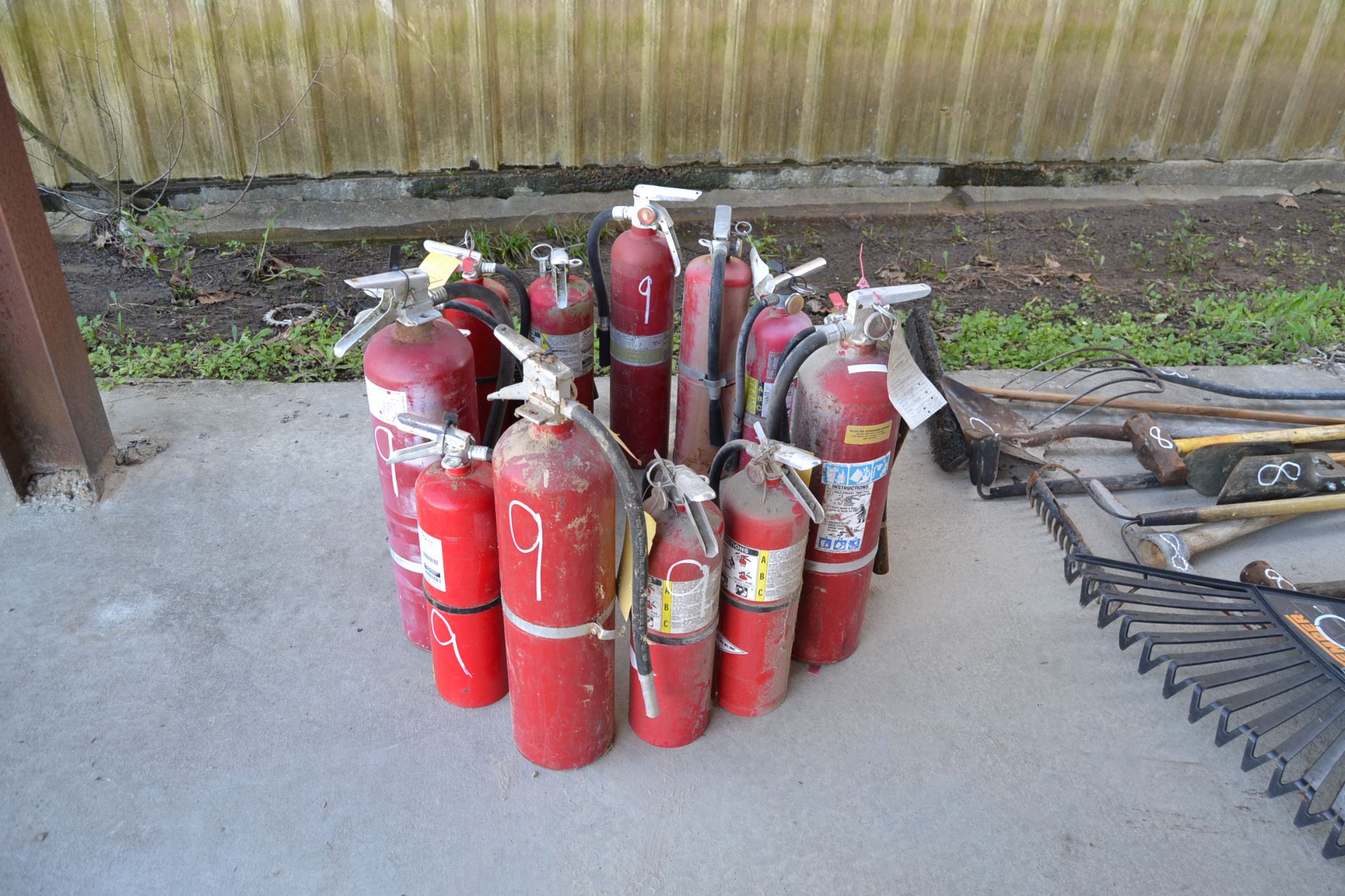 LOT OF FIRE EXTINGUISHERS