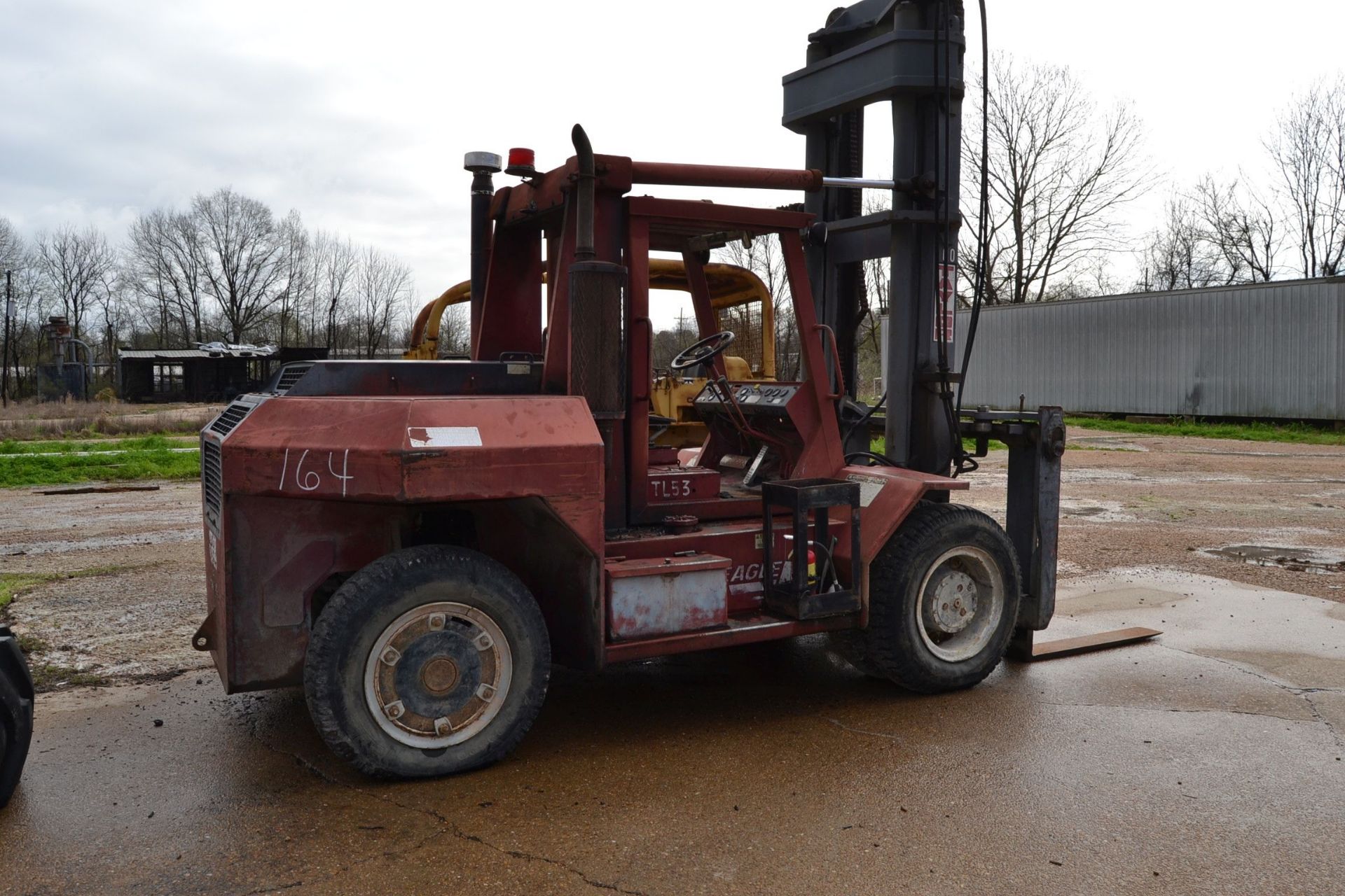 TAYLOR 16,000LB DUAL WHEEL FORLIFT W/5' FORKS; W/SIDE SHIFT; W/6CYL. CUMMINS ENGINE SN# S-H1-23065 - Image 2 of 4