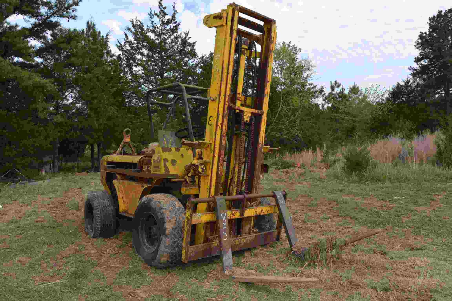 BAKER FORKLIFT W/ GAS ENGINE NEEDS REPAIR FOR PARTS LOCATED SITE 1