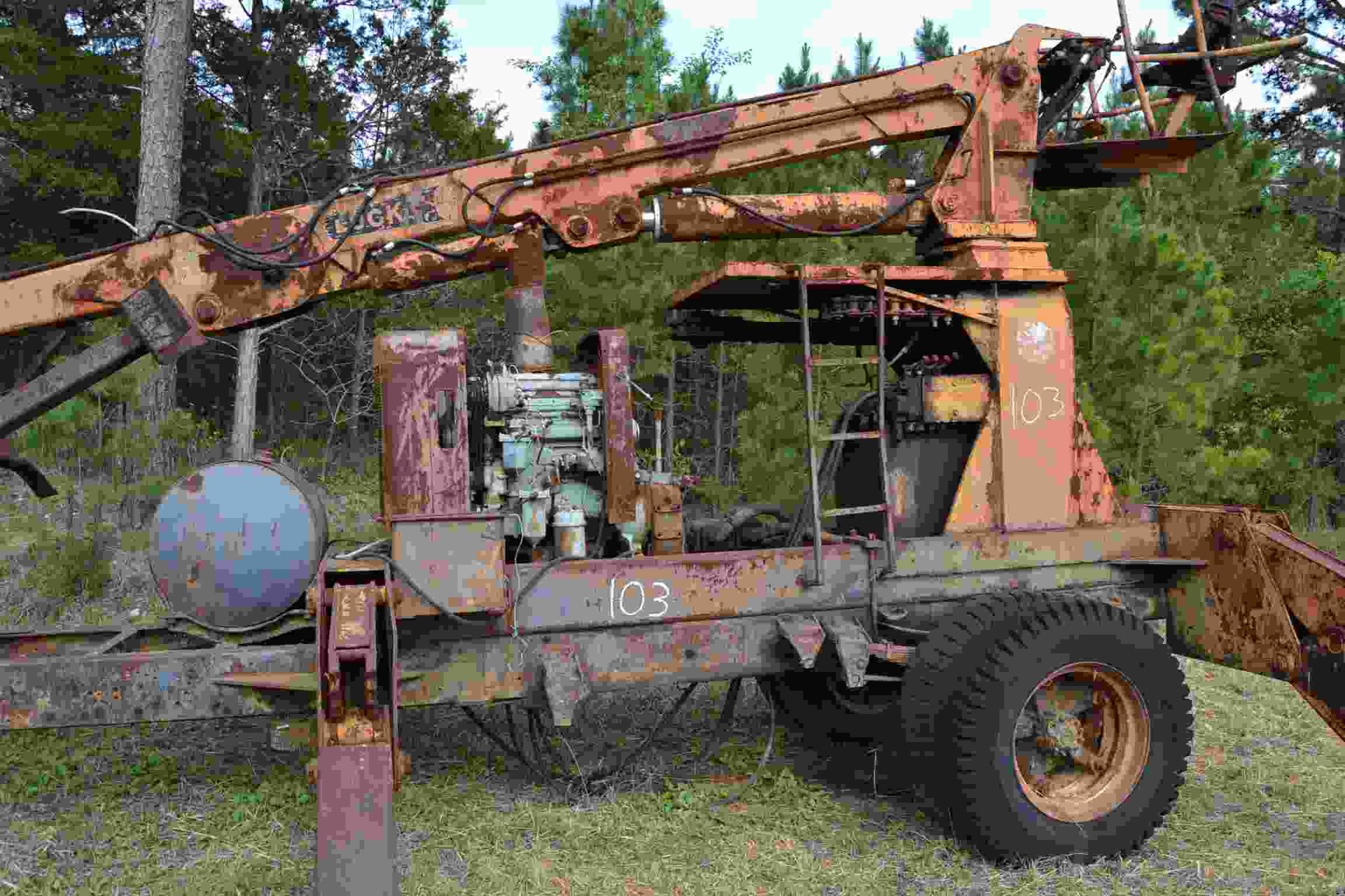 LUCKY KNUCKLEBOOM LOADER MOUNTED ON PINTAL HITCH TRAILER - Image 3 of 3