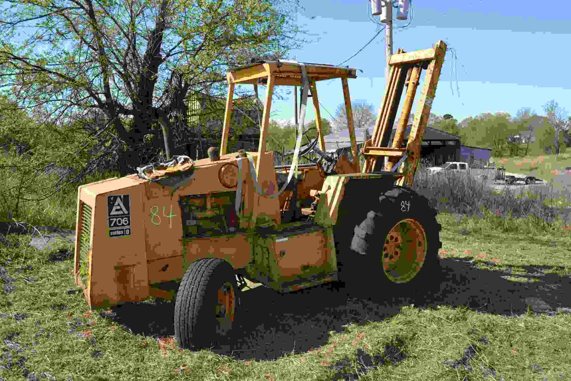 ALLIS CHALMERS MODEL 706D BIG WHEEL FORKLIFT - Image 3 of 5